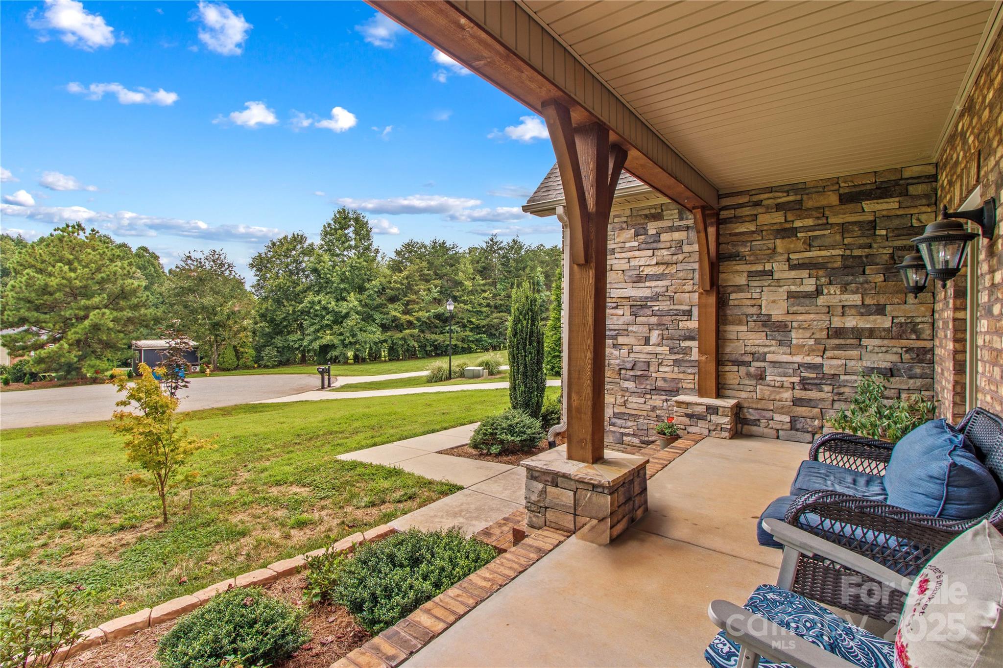 178 Nellwood Court Property Photo 5