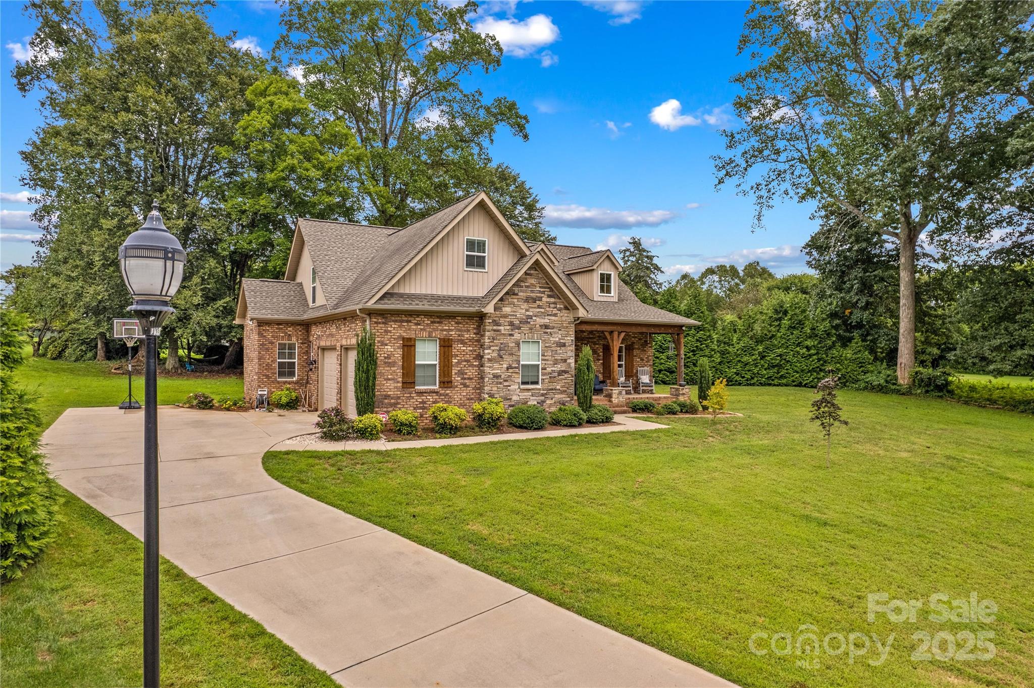 178 Nellwood Court Property Photo 6