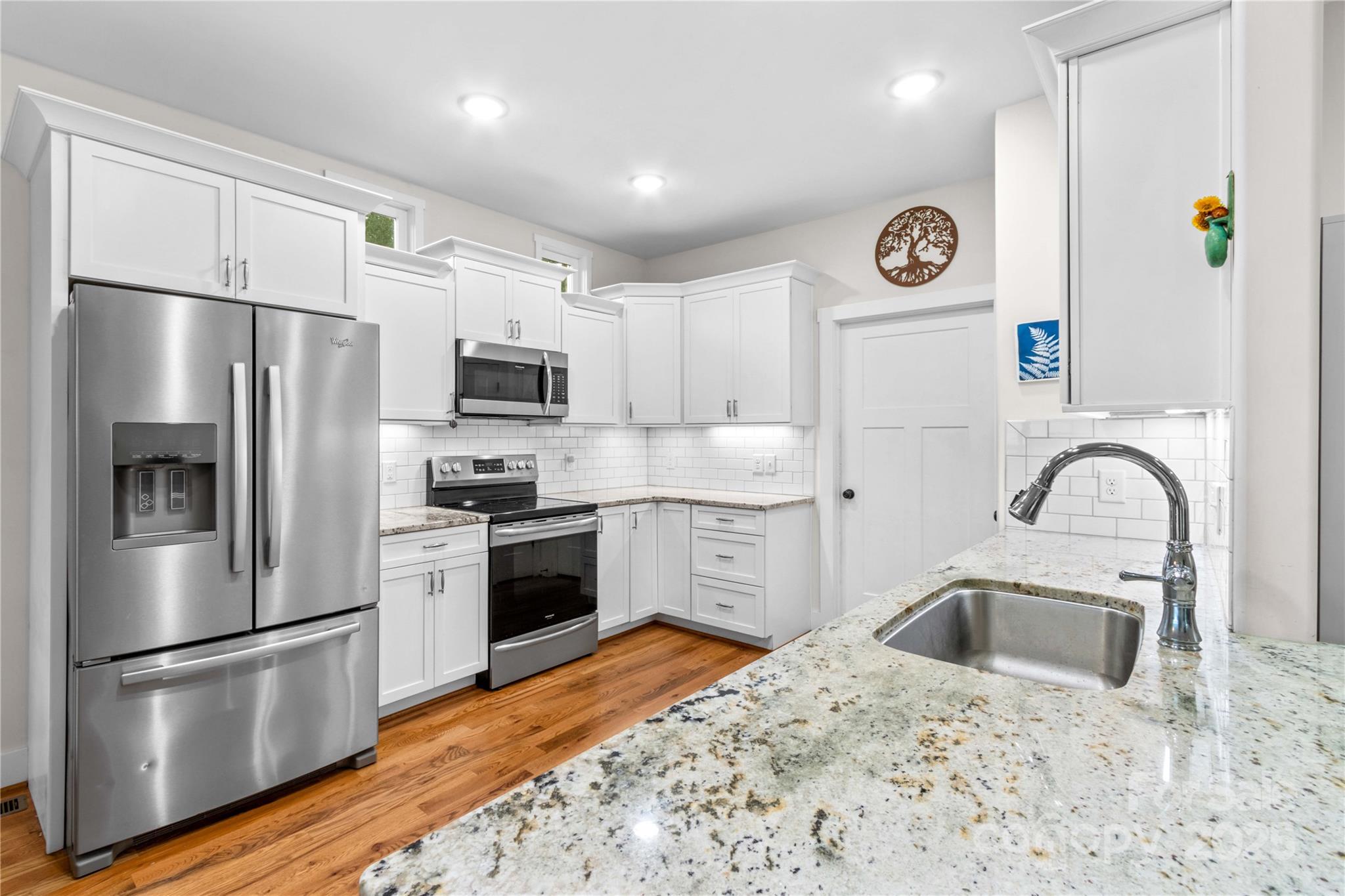 178 Nellwood Court Property Photo 11