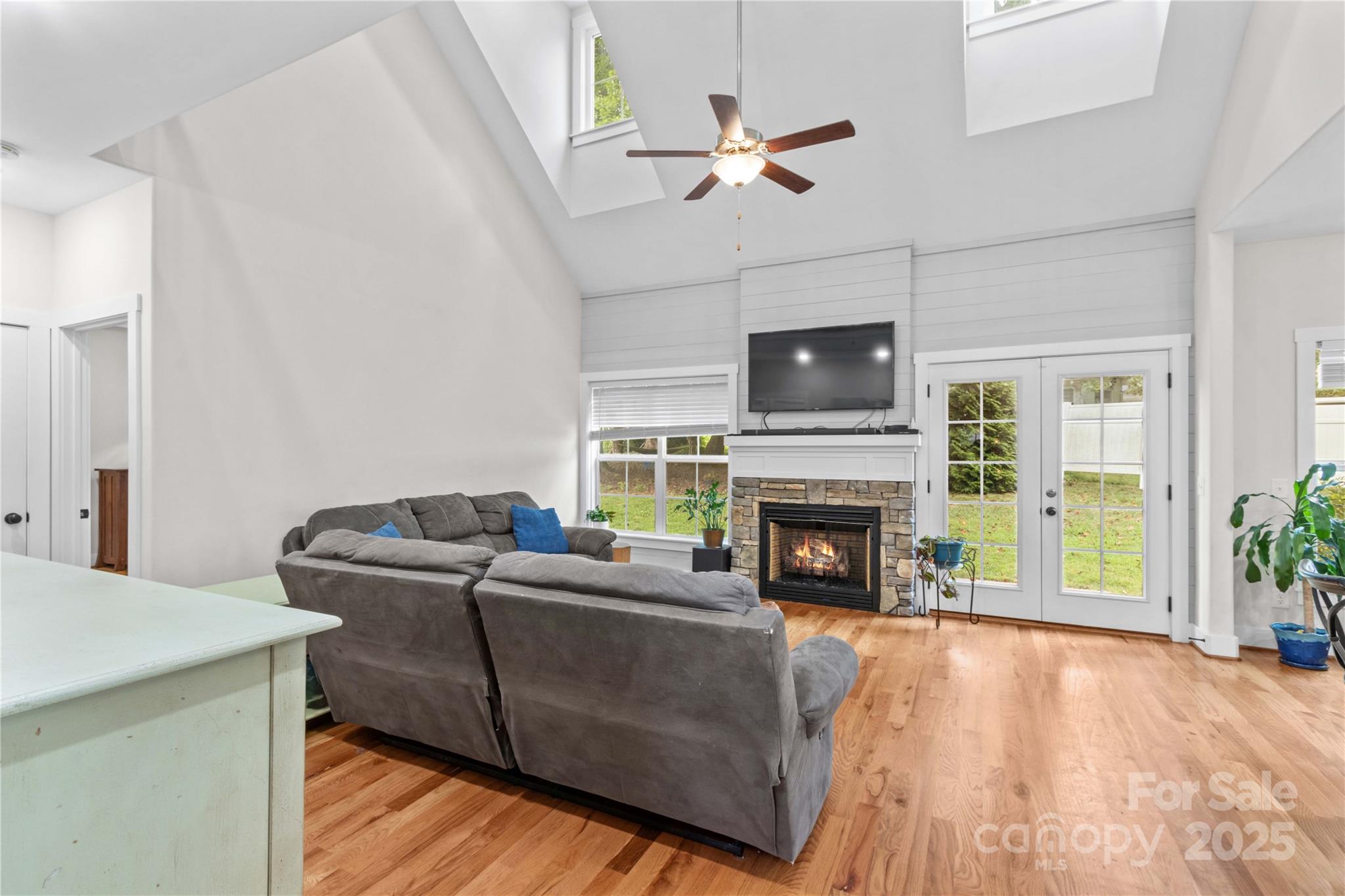 178 Nellwood Court Property Photo 15