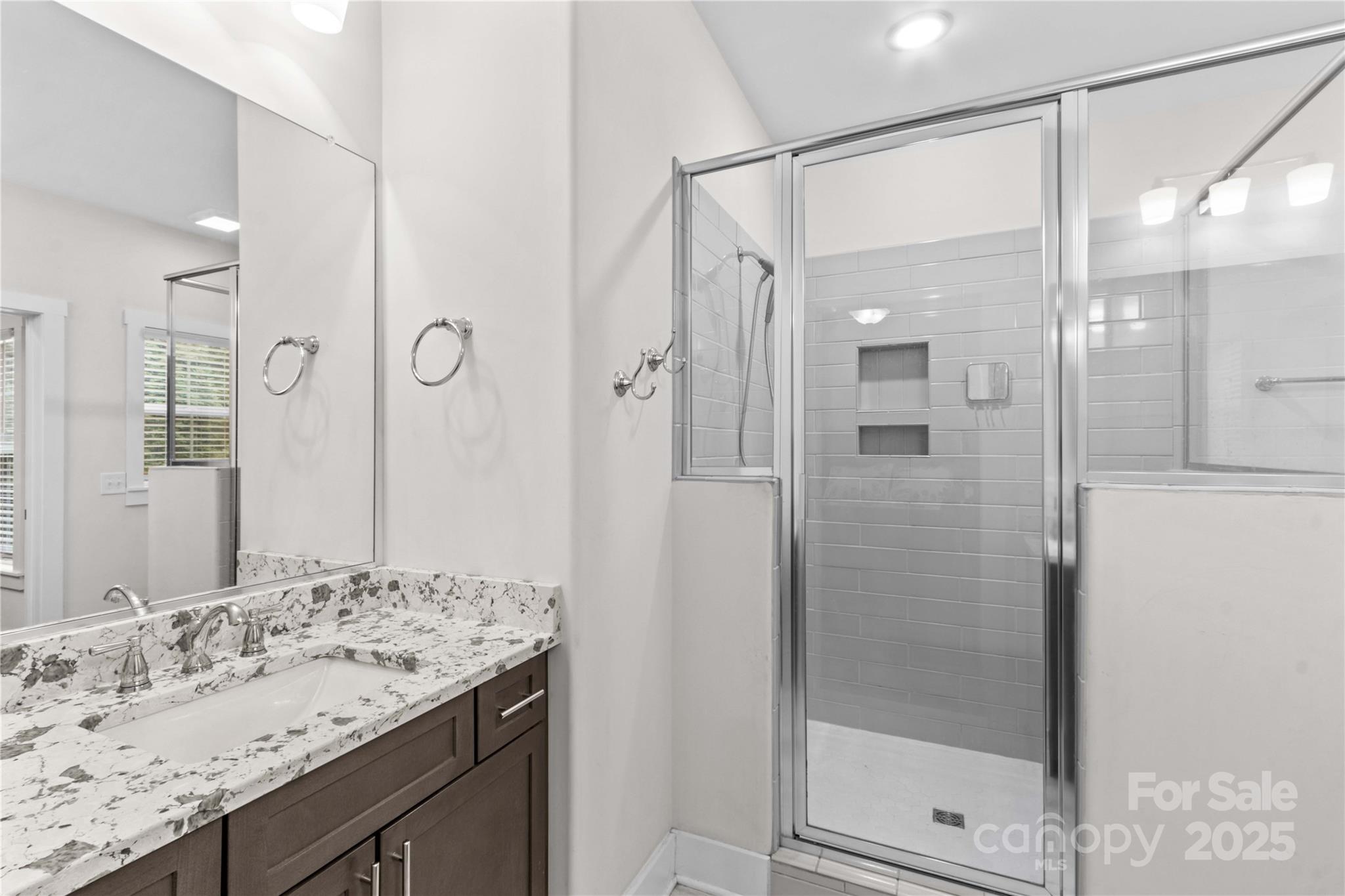 178 Nellwood Court Property Photo 23