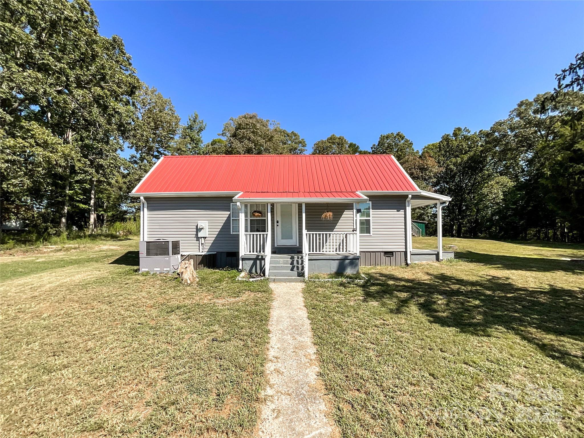 680 Mullinax Circle Property Photo 1