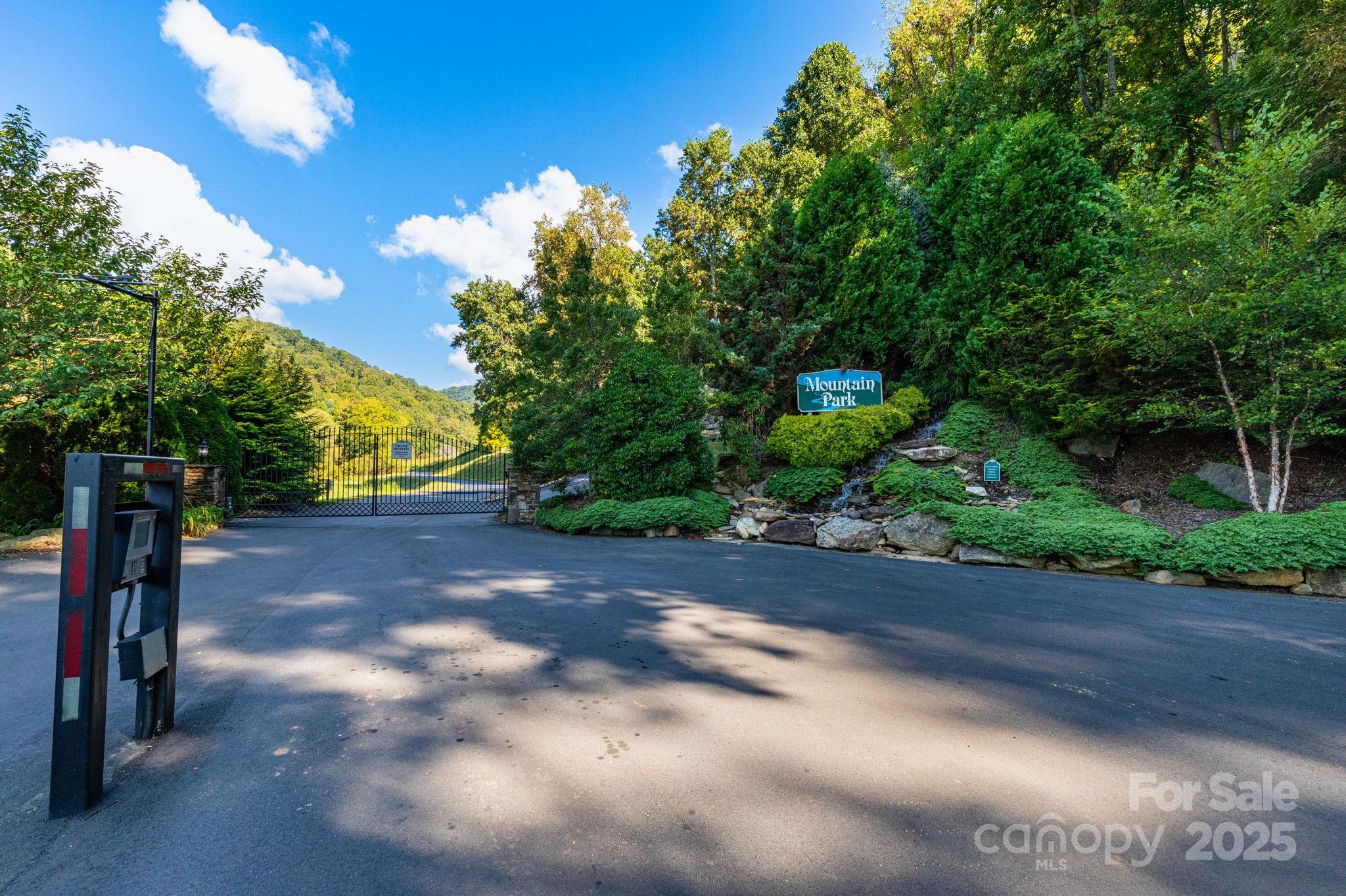 300 Running Deer Lane 70 Property Photo 12
