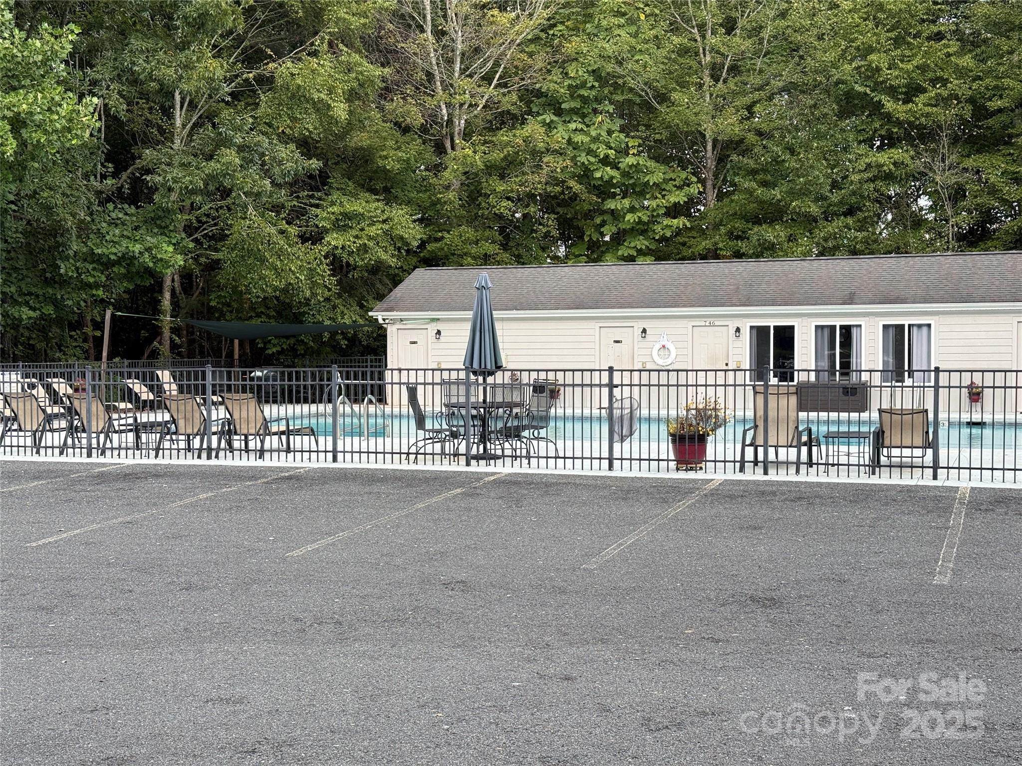 1029 Chippawa Drive 67 Property Photo 4