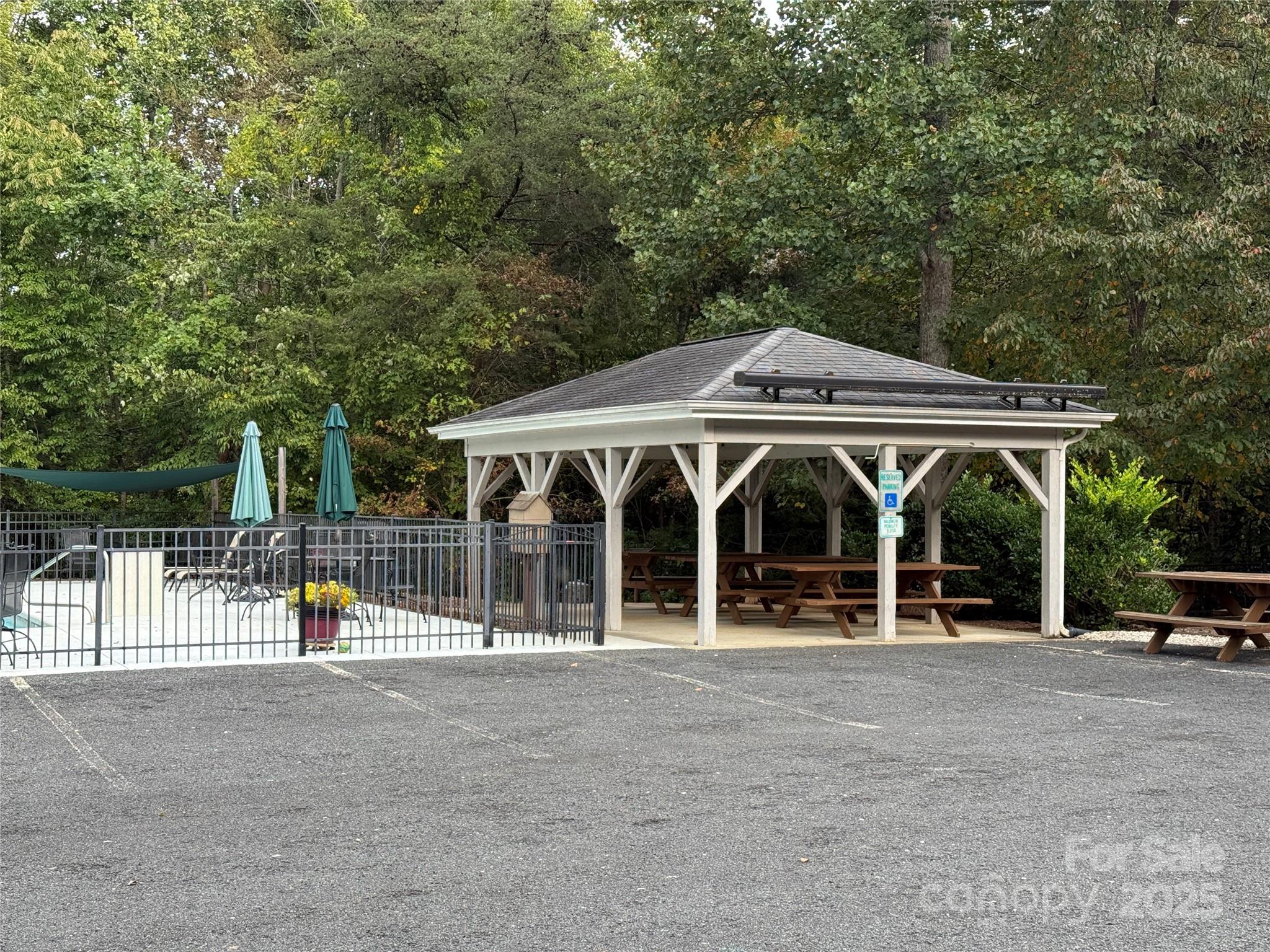 1029 Chippawa Drive 67 Property Photo 7