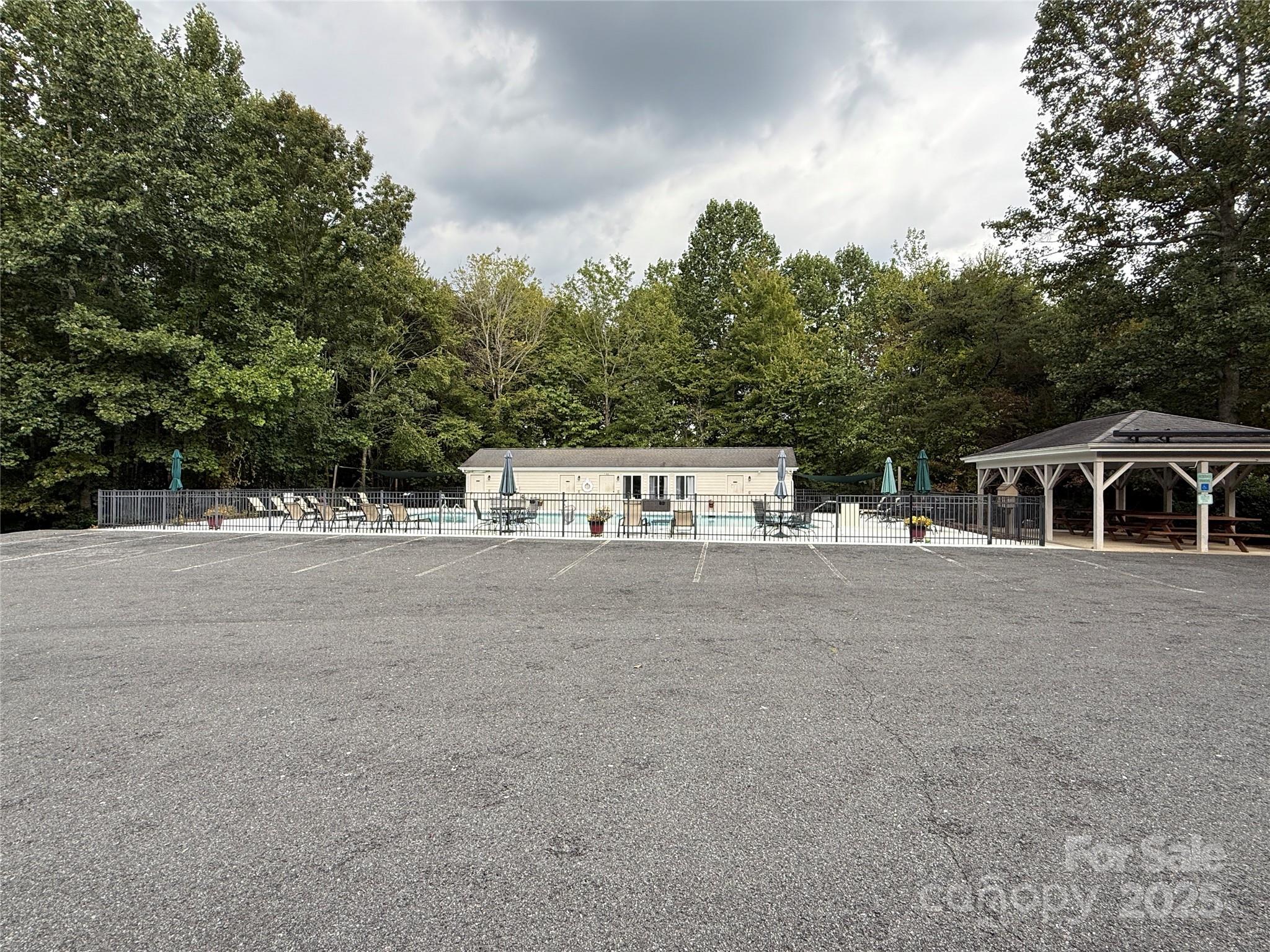 1029 Chippawa Drive 67 Property Photo 9