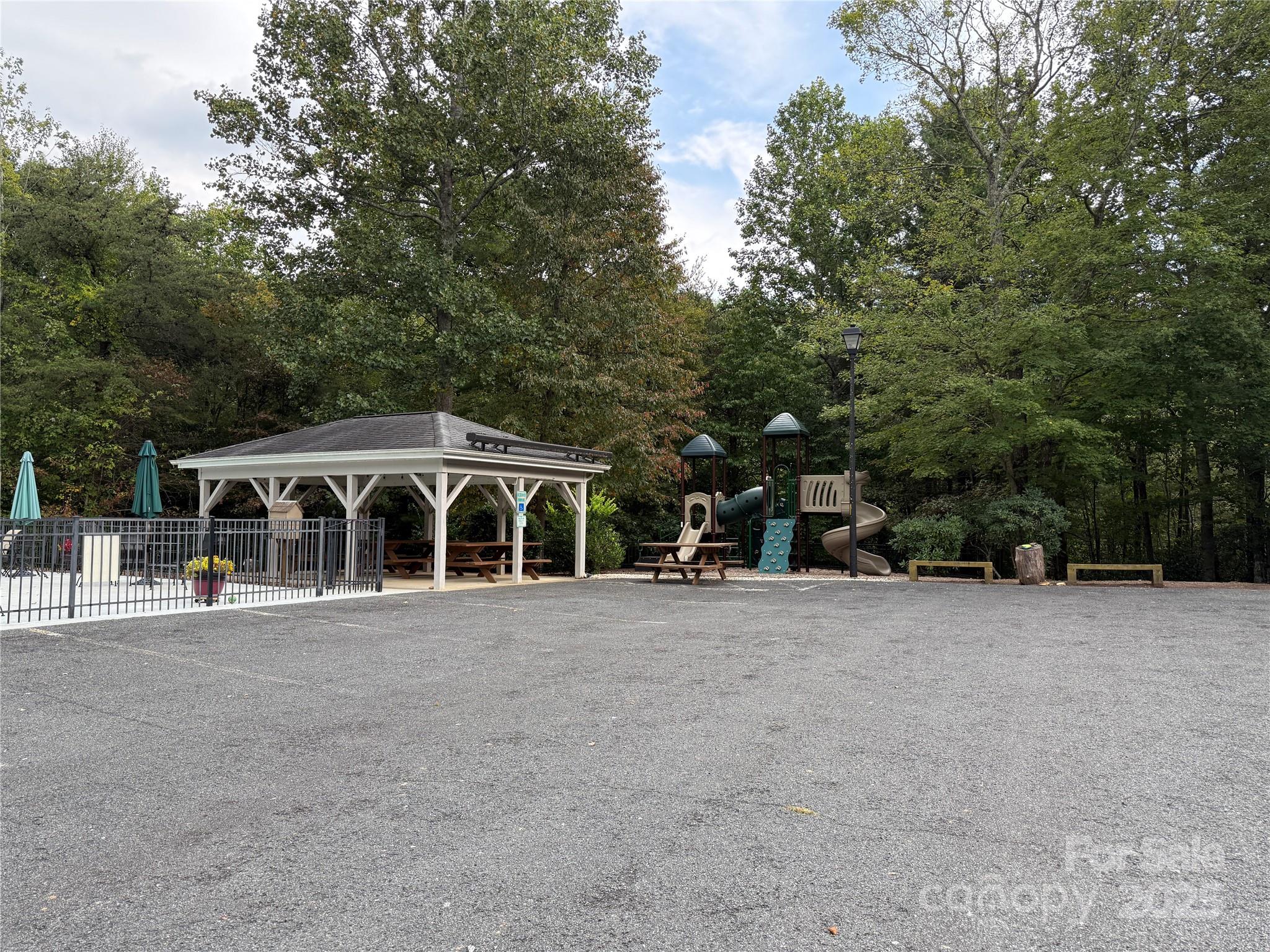 1029 Chippawa Drive 67 Property Photo 10