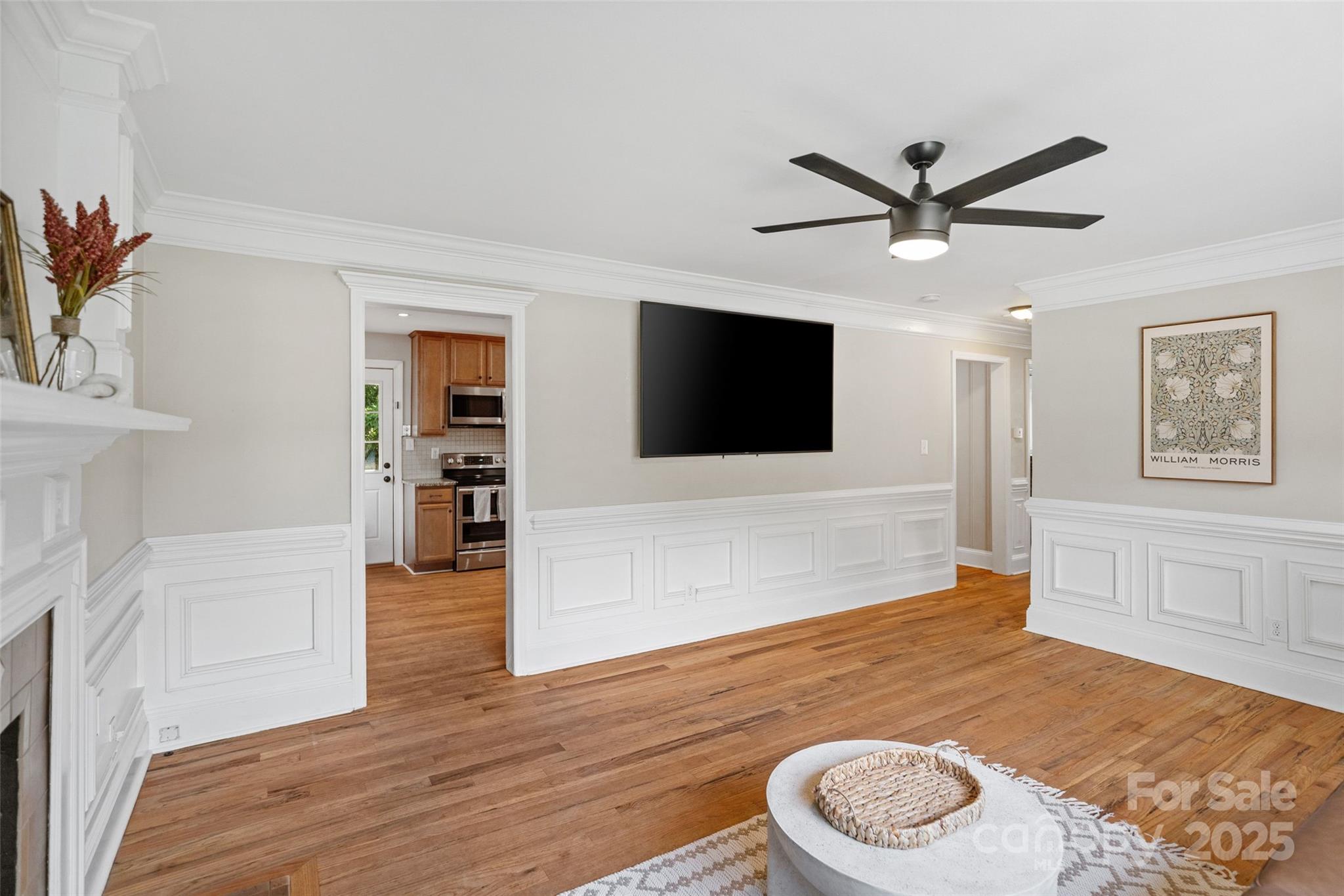 2932 Enfield Road Property Photo 6