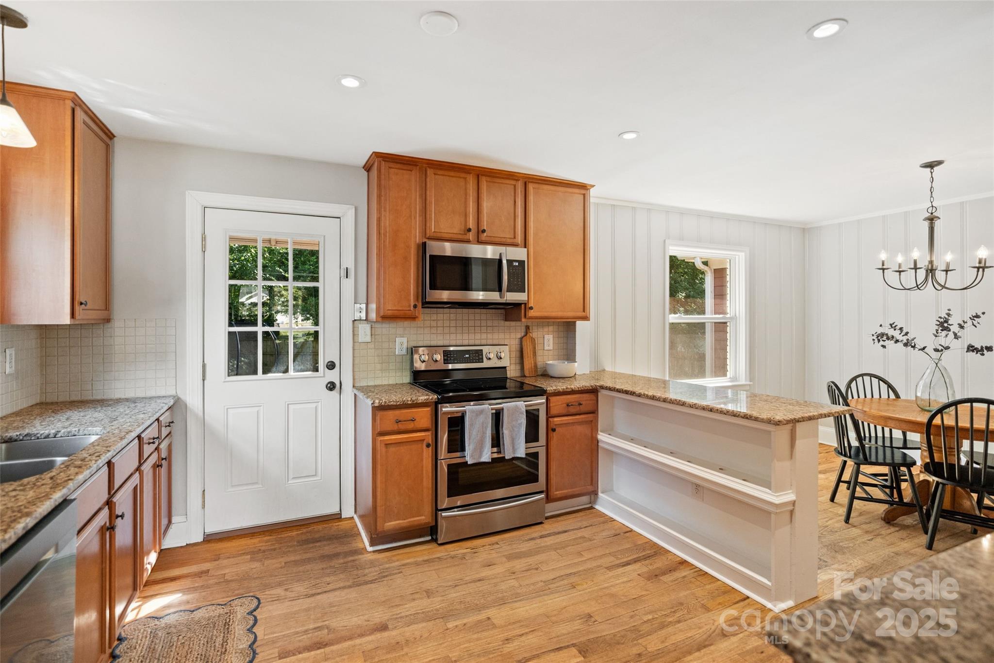 2932 Enfield Road Property Photo 7