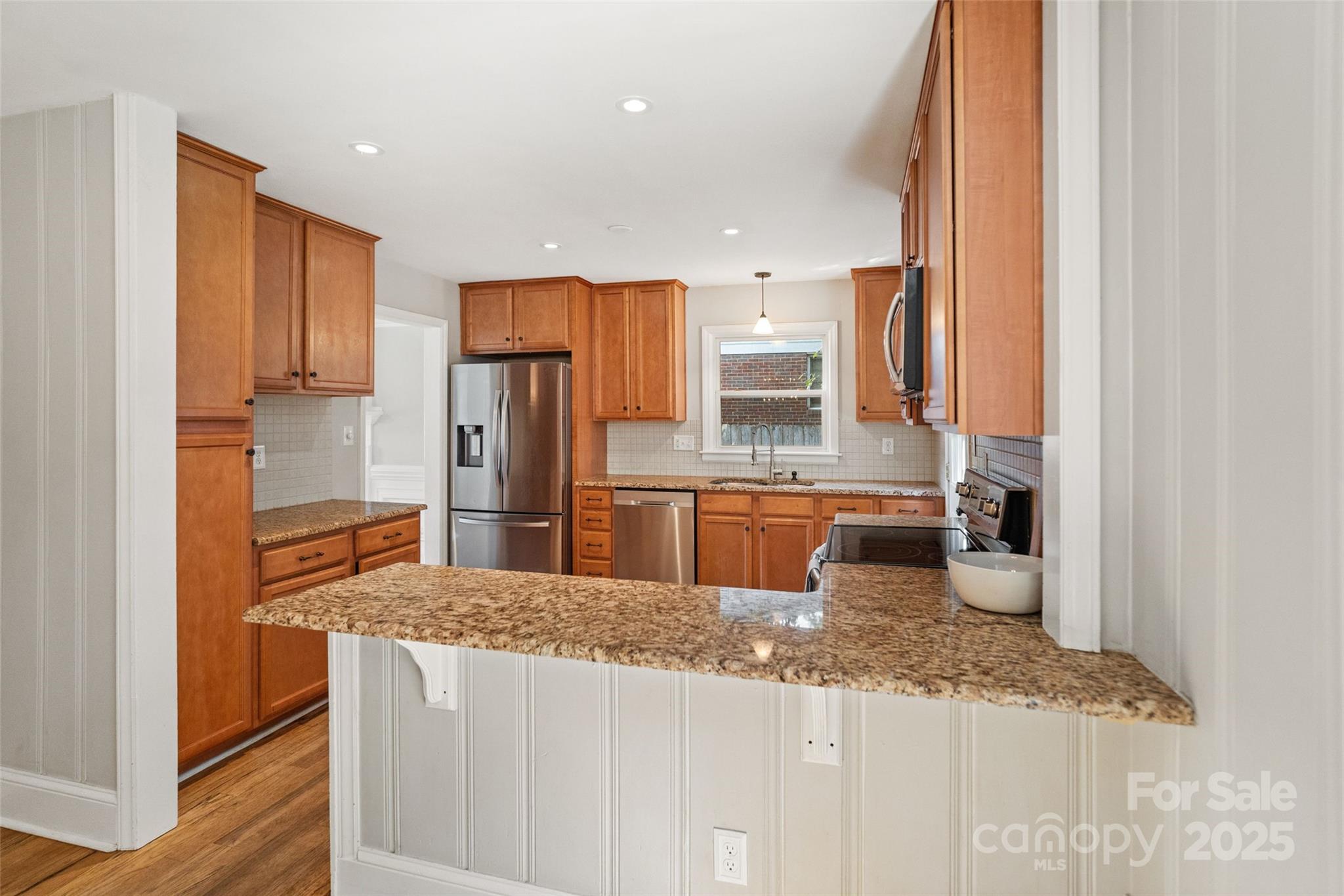 2932 Enfield Road Property Photo 8