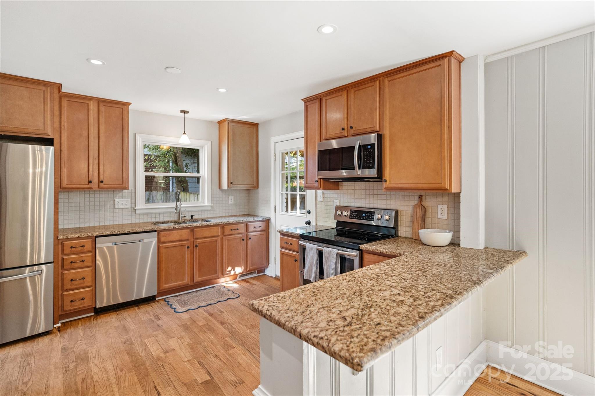 2932 Enfield Road Property Photo 9