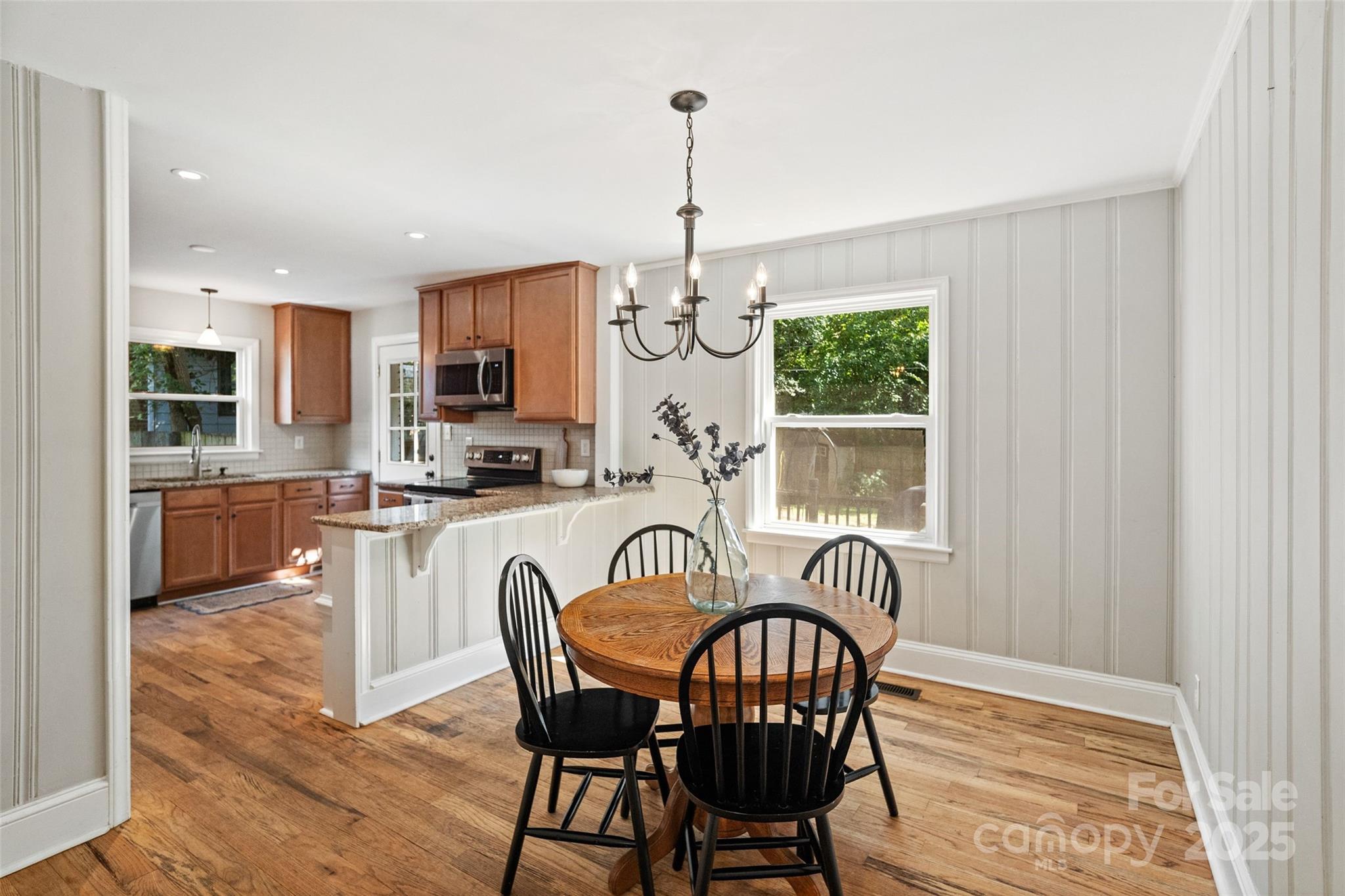 2932 Enfield Road Property Photo 12