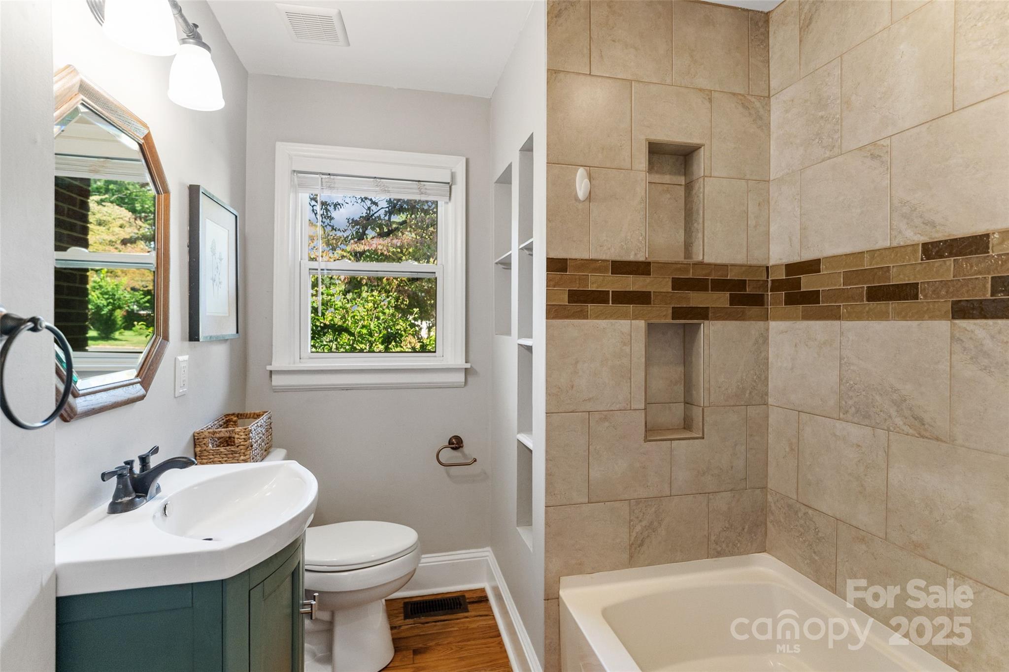 2932 Enfield Road Property Photo 15