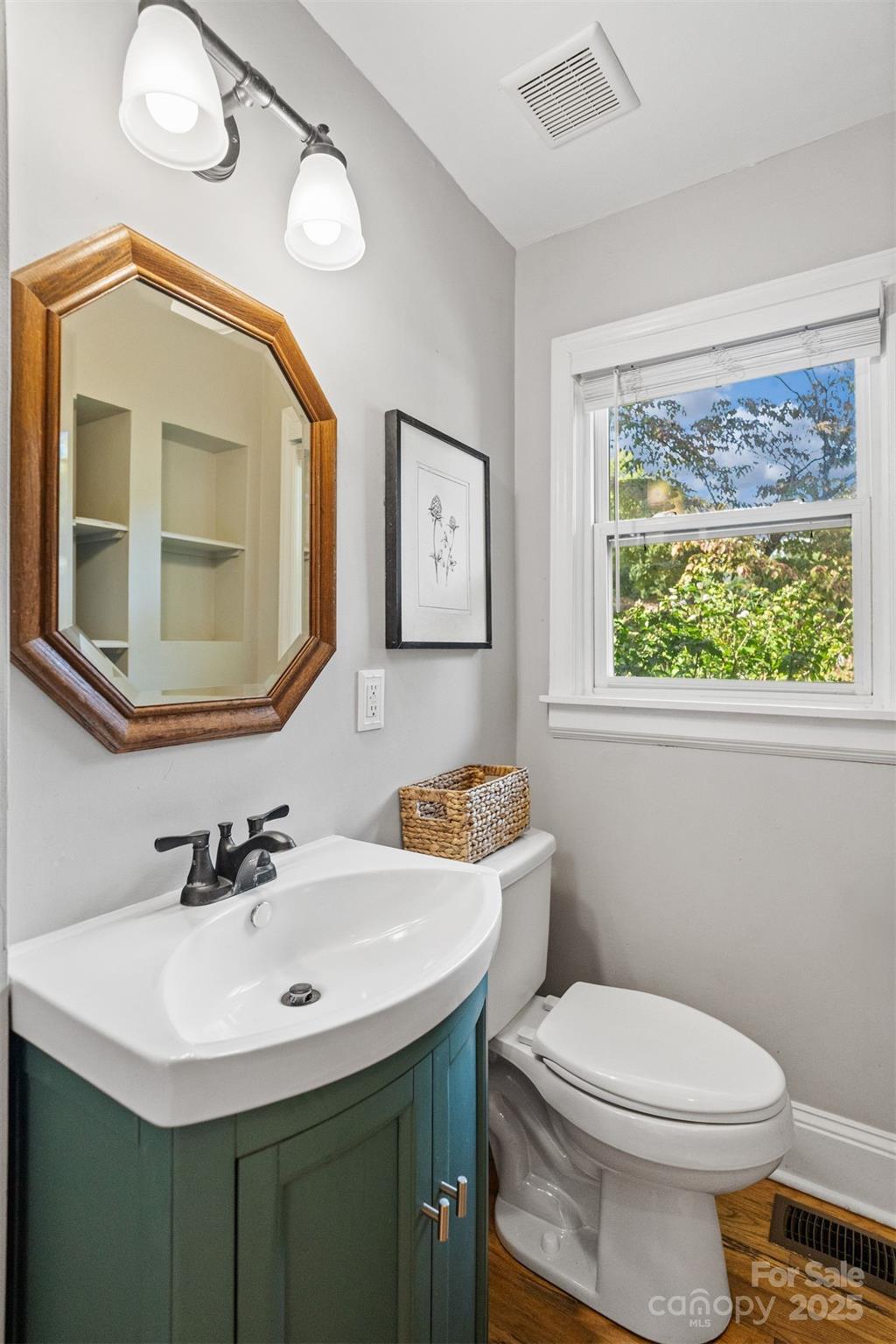 2932 Enfield Road Property Photo 16