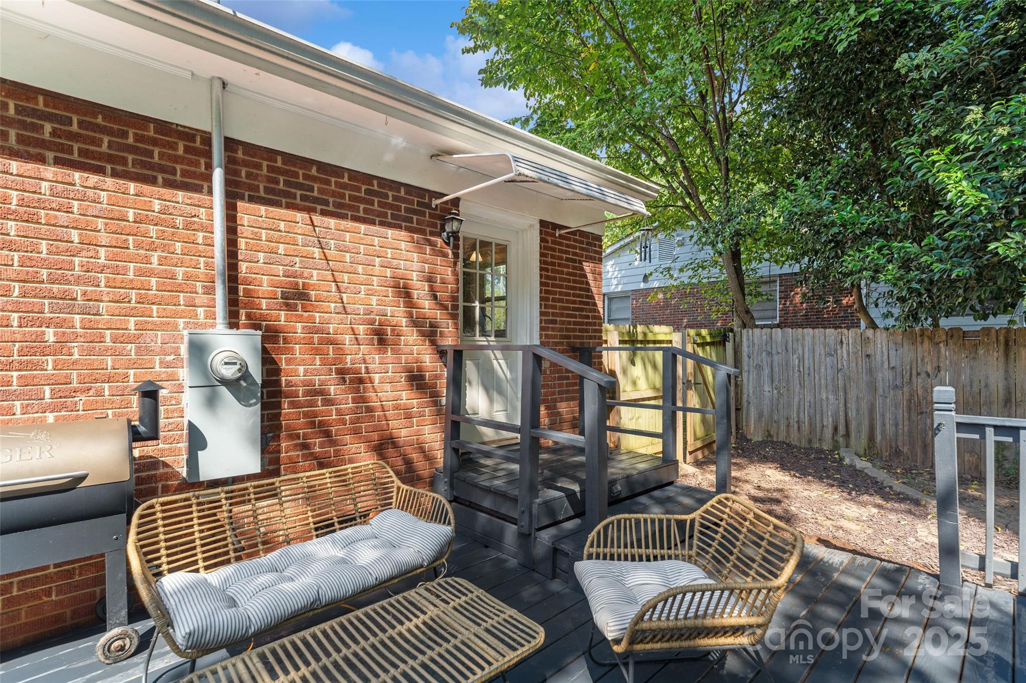 2932 Enfield Road Property Photo 27