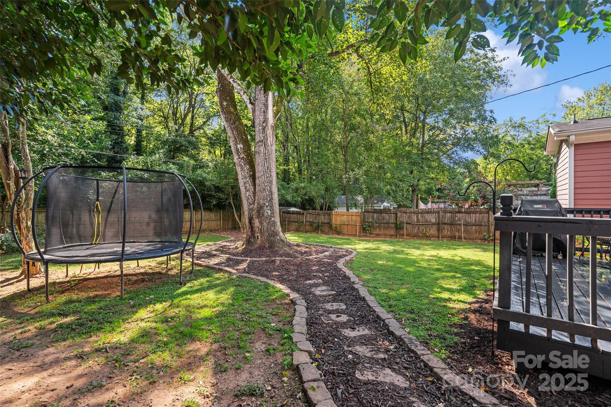 2932 Enfield Road Property Photo 28