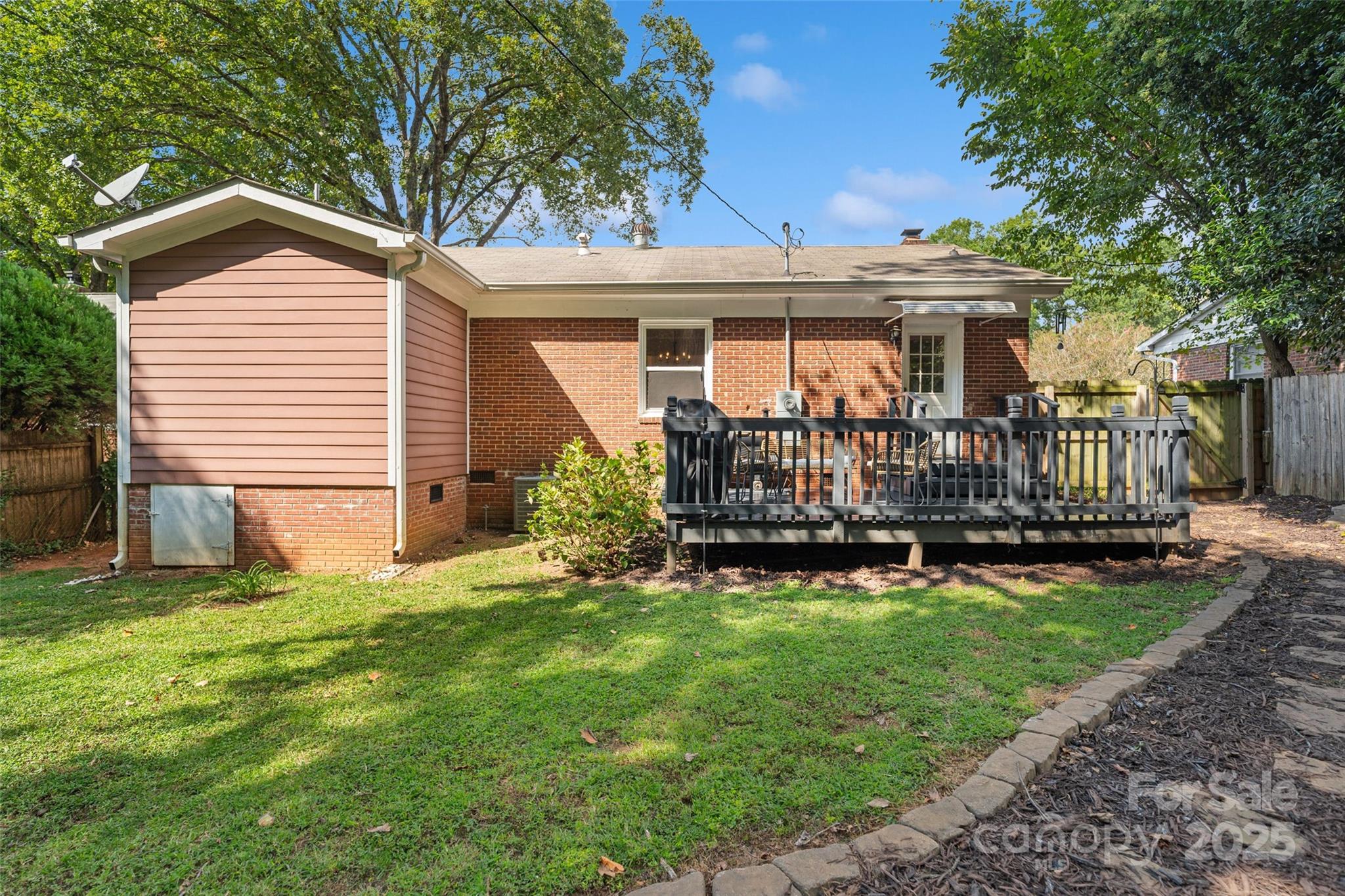 2932 Enfield Road Property Photo 29