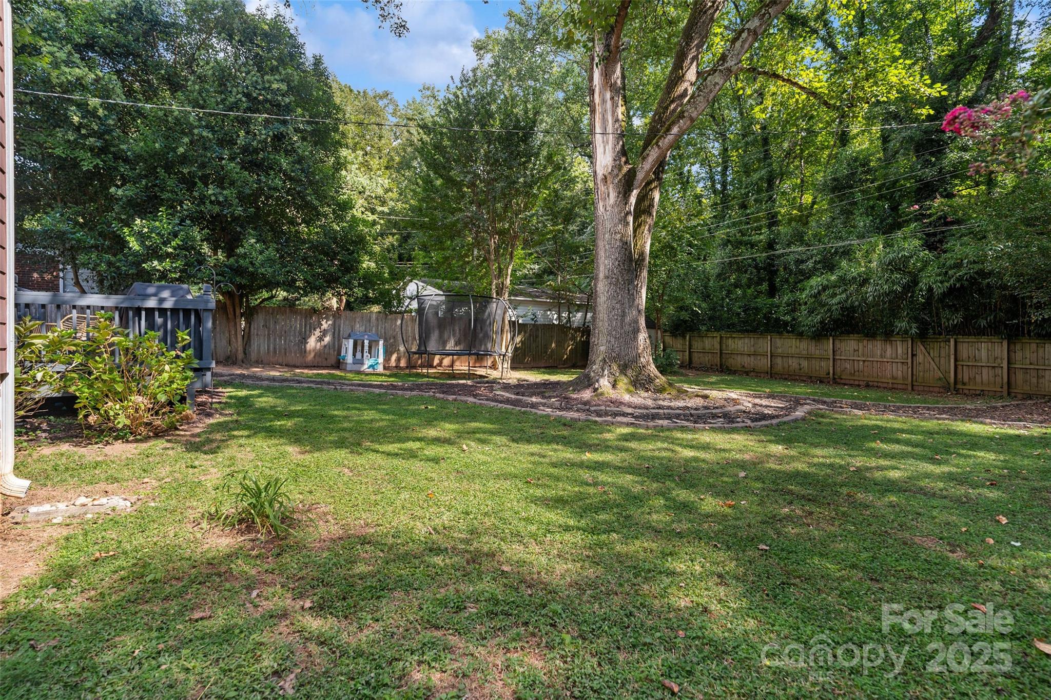 2932 Enfield Road Property Photo 32