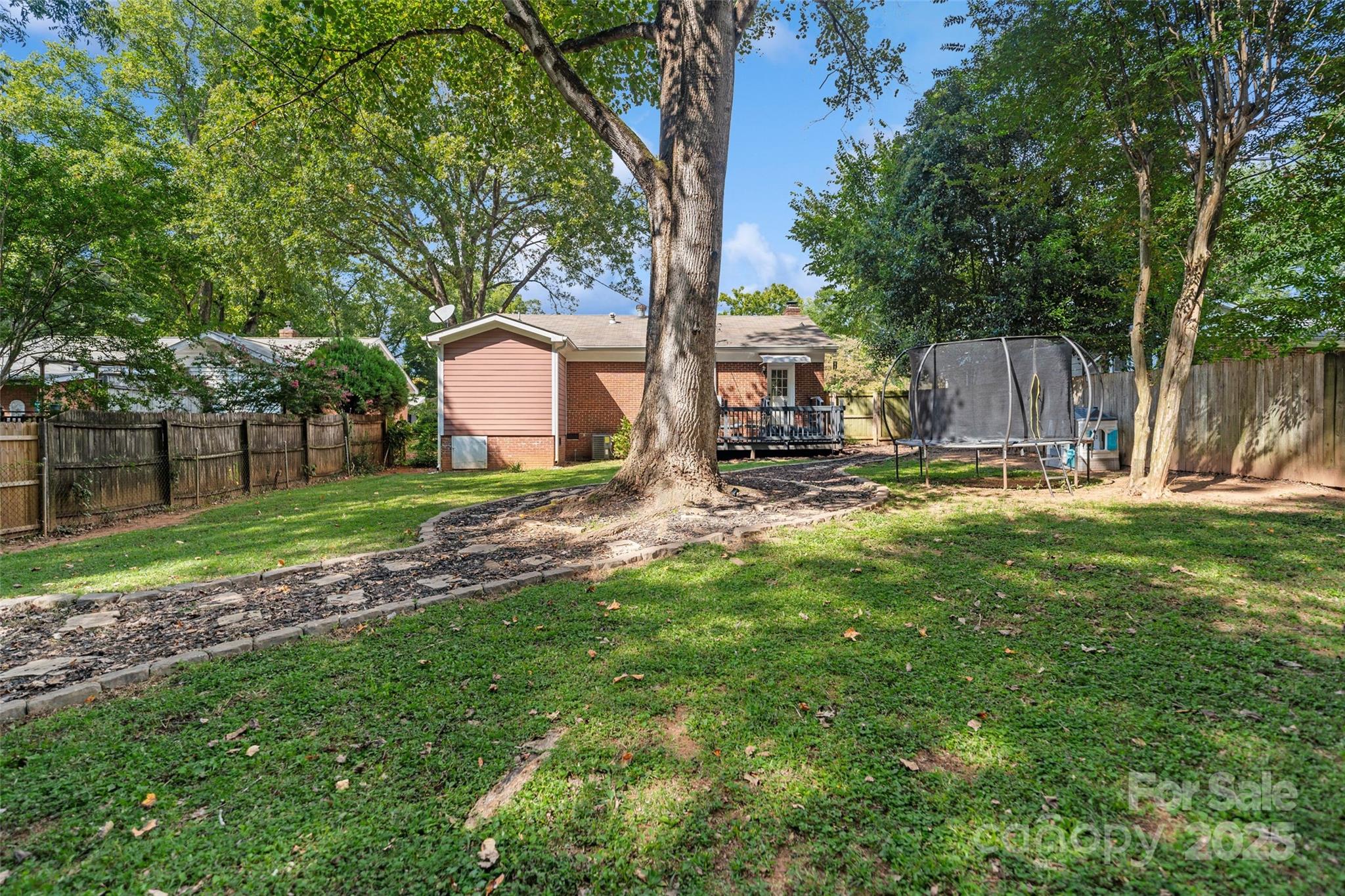 2932 Enfield Road Property Photo 34