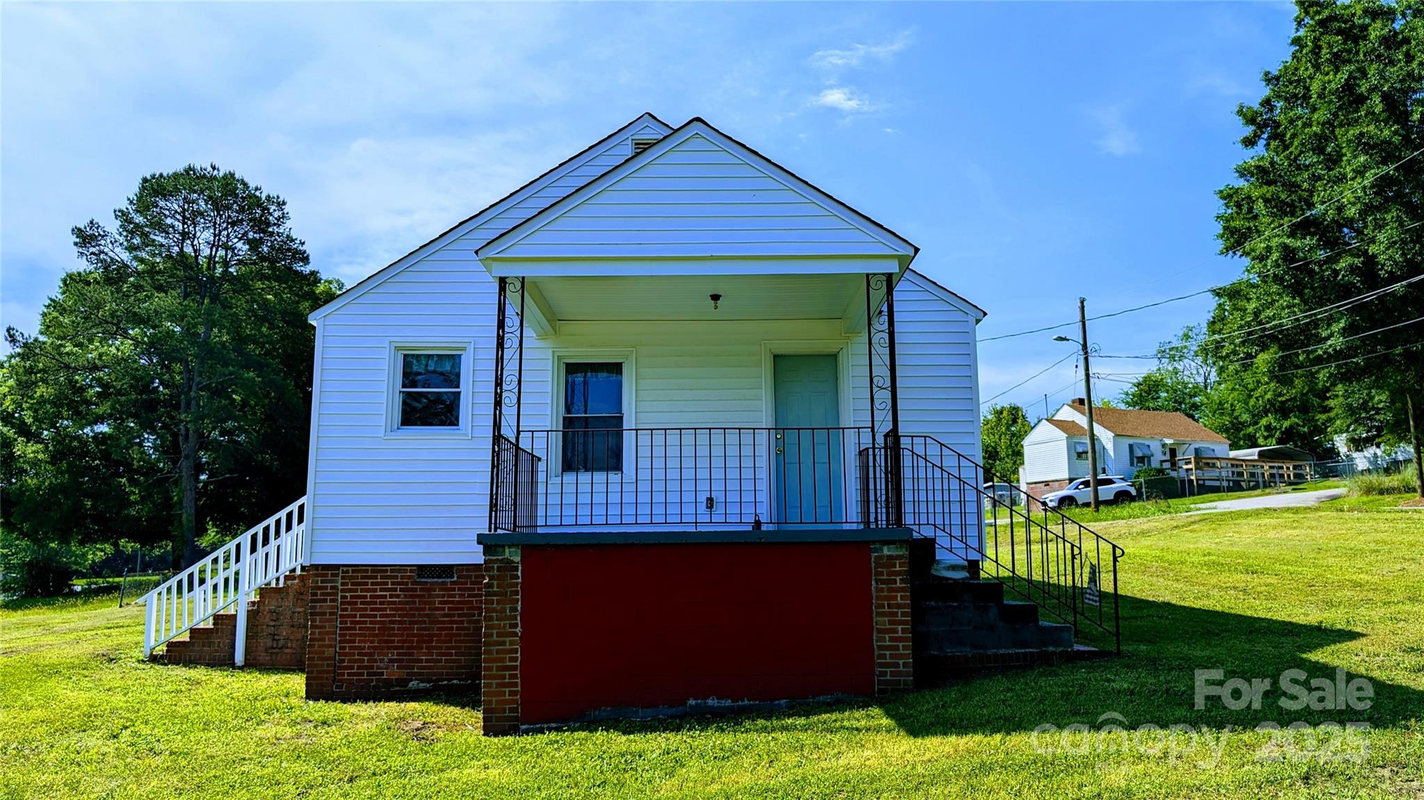 556 6th Street Property Photo 1