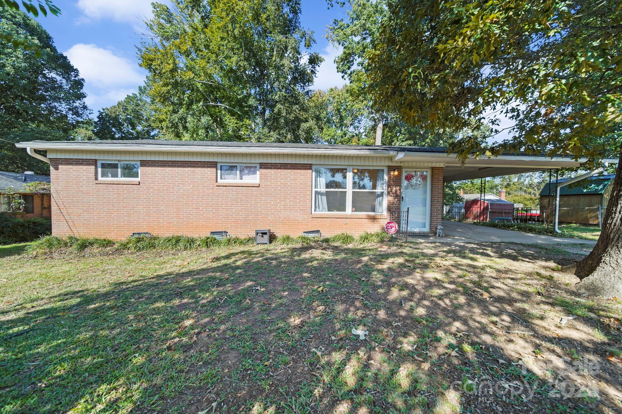 2189 Mary Street Property Photo 1