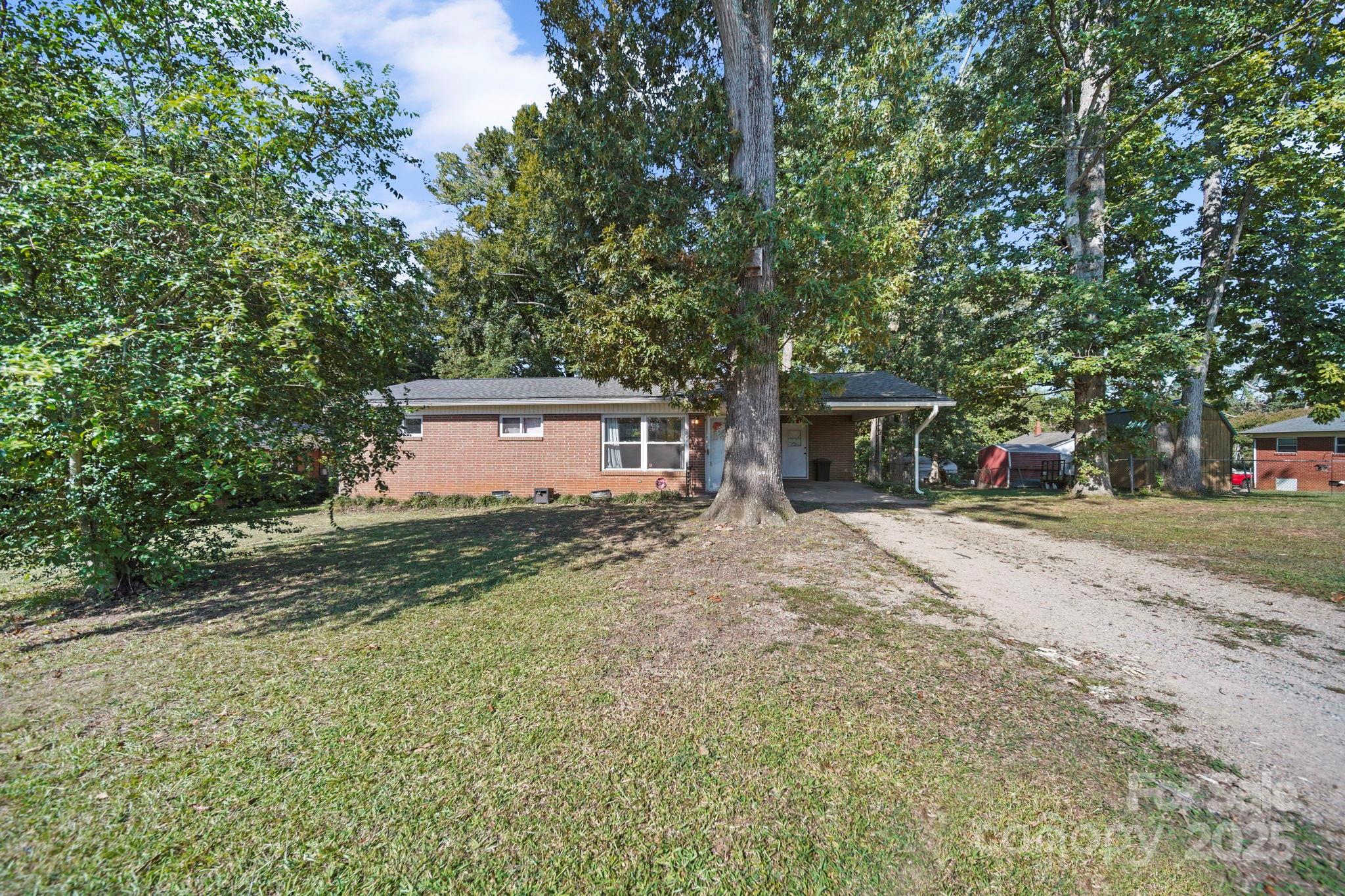 2189 Mary Street Property Photo 2