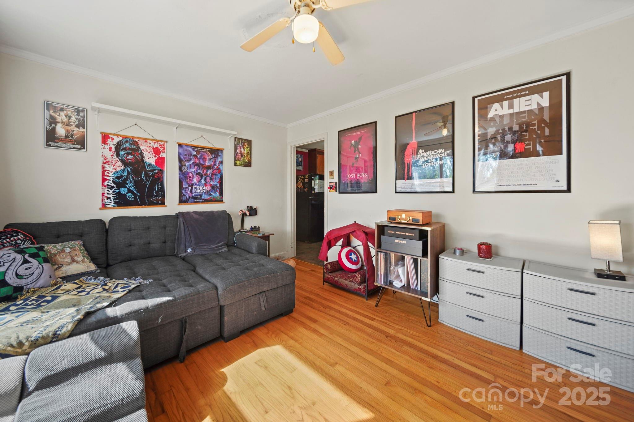 2189 Mary Street Property Photo 4