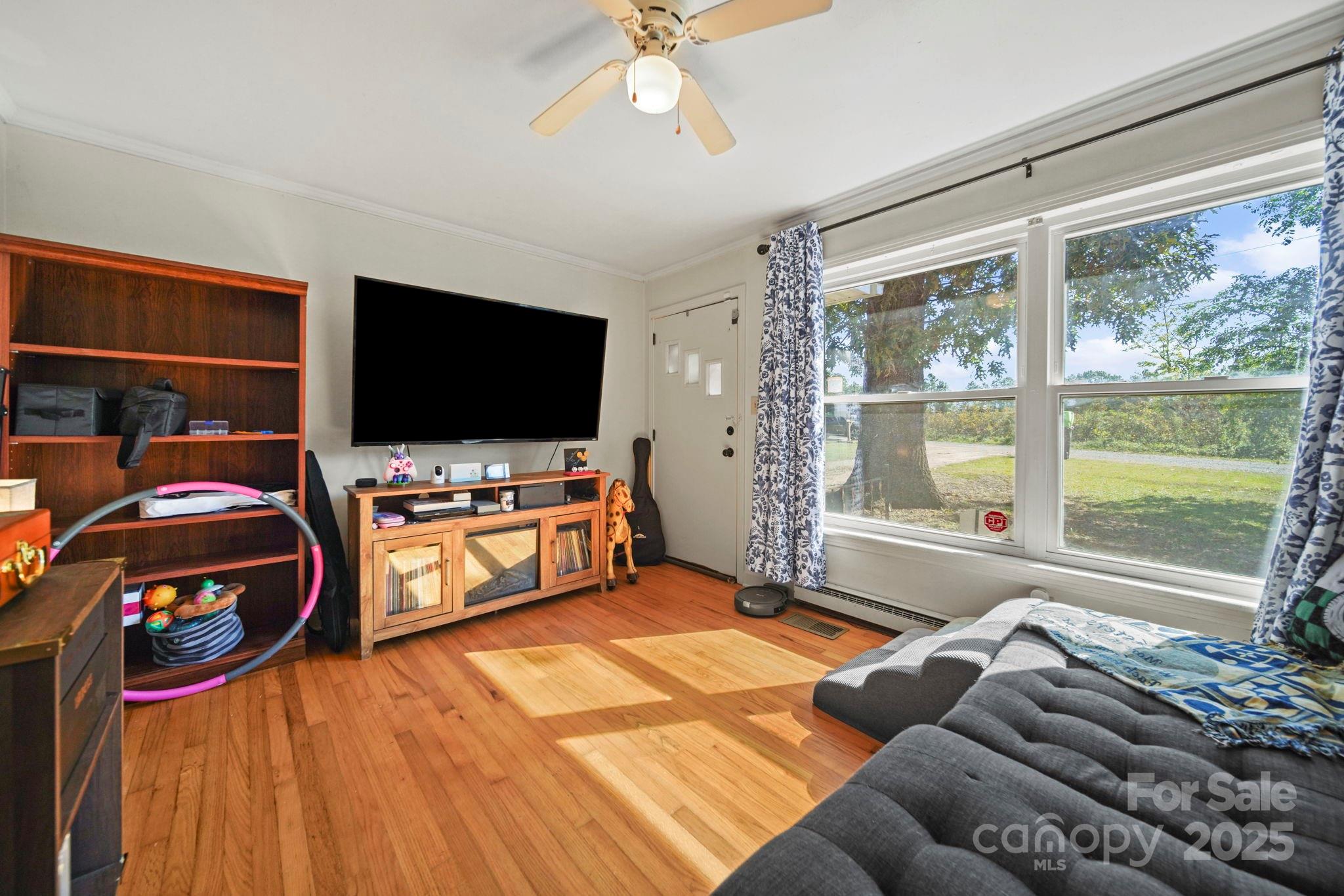 2189 Mary Street Property Photo 6