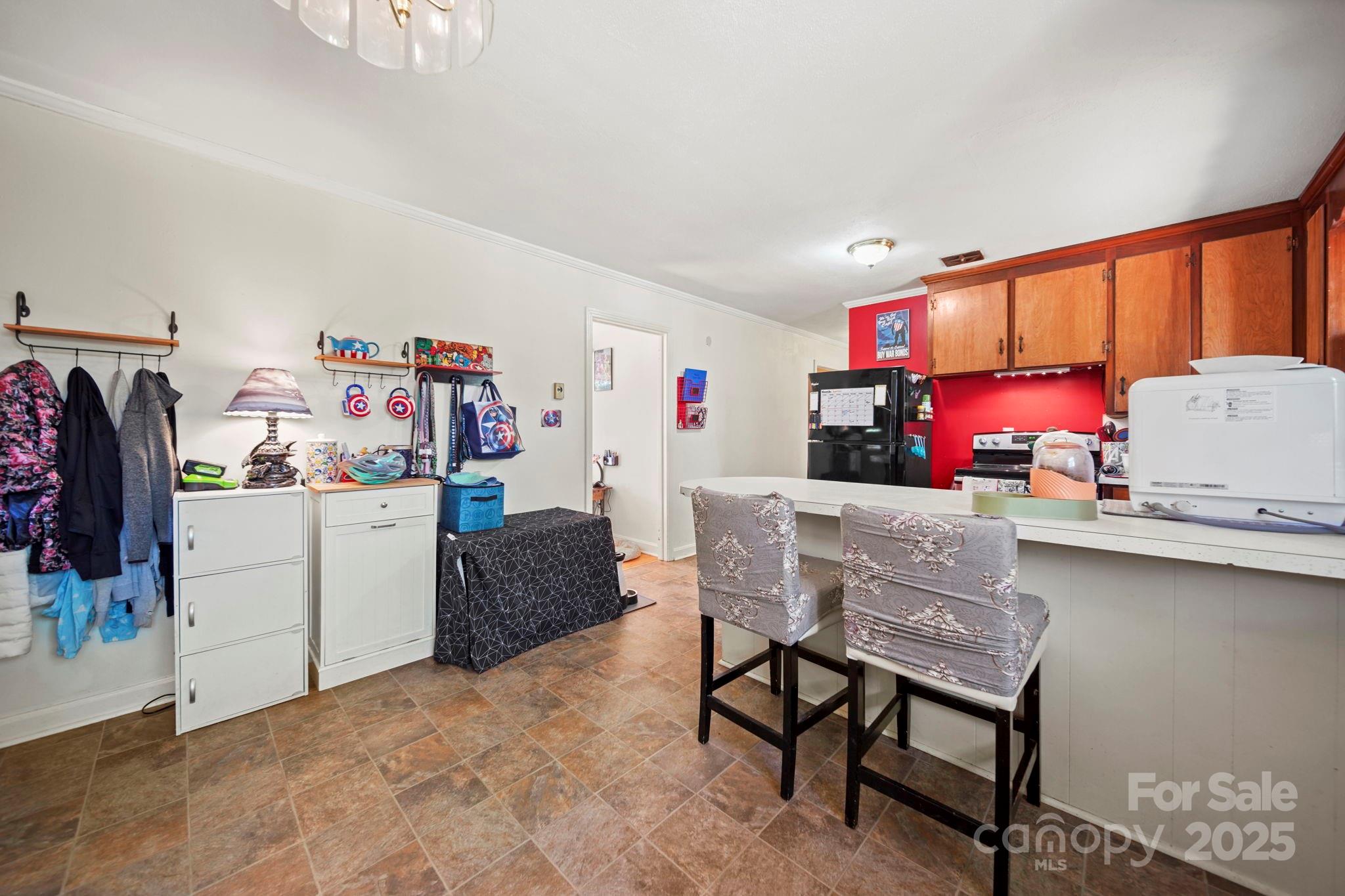 2189 Mary Street Property Photo 8