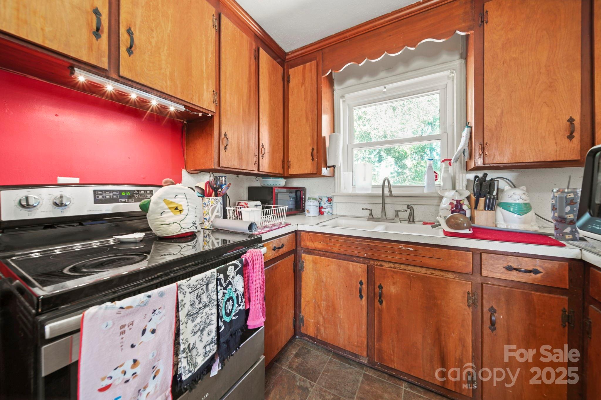 2189 Mary Street Property Photo 9