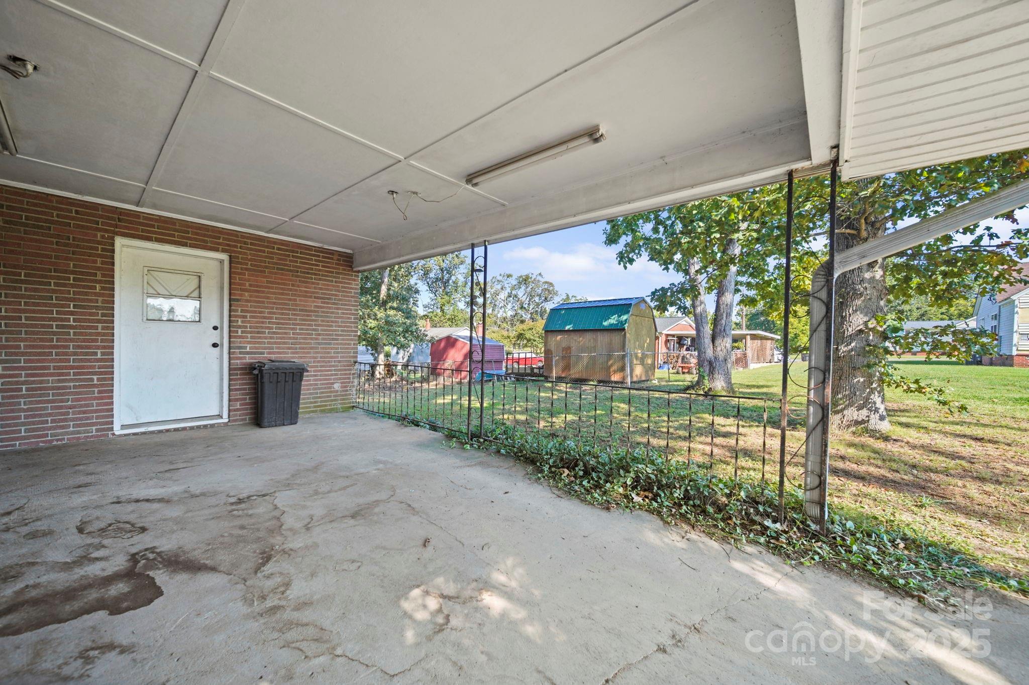 2189 Mary Street Property Photo 22