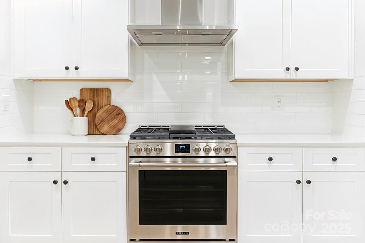 8315 Adrian Court Property Photo 4