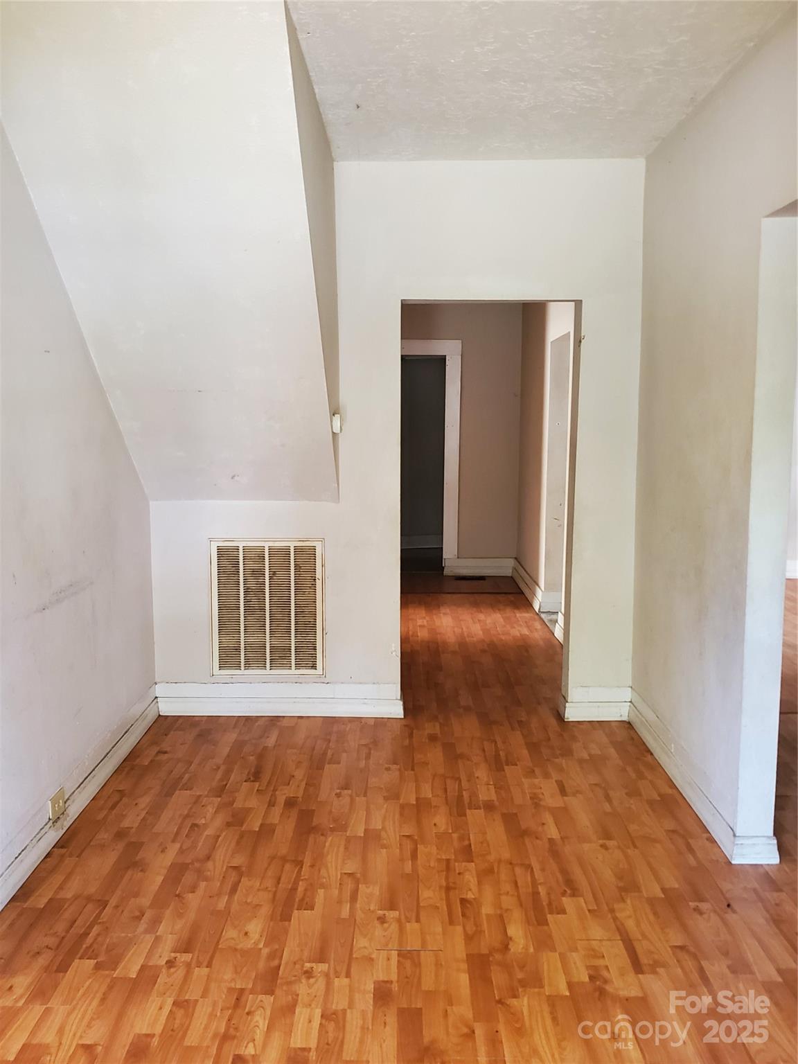 414 S Rowan Avenue Property Photo 2