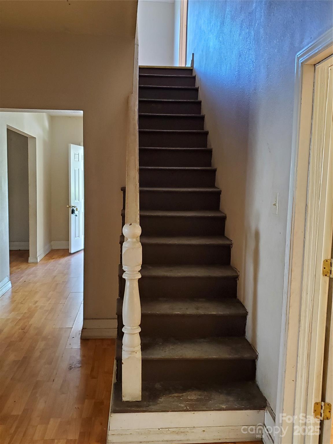 414 S Rowan Avenue Property Photo 4