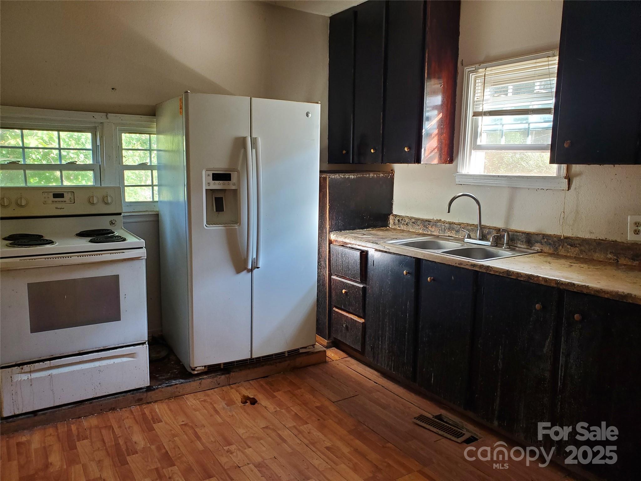 414 S Rowan Avenue Property Photo 5