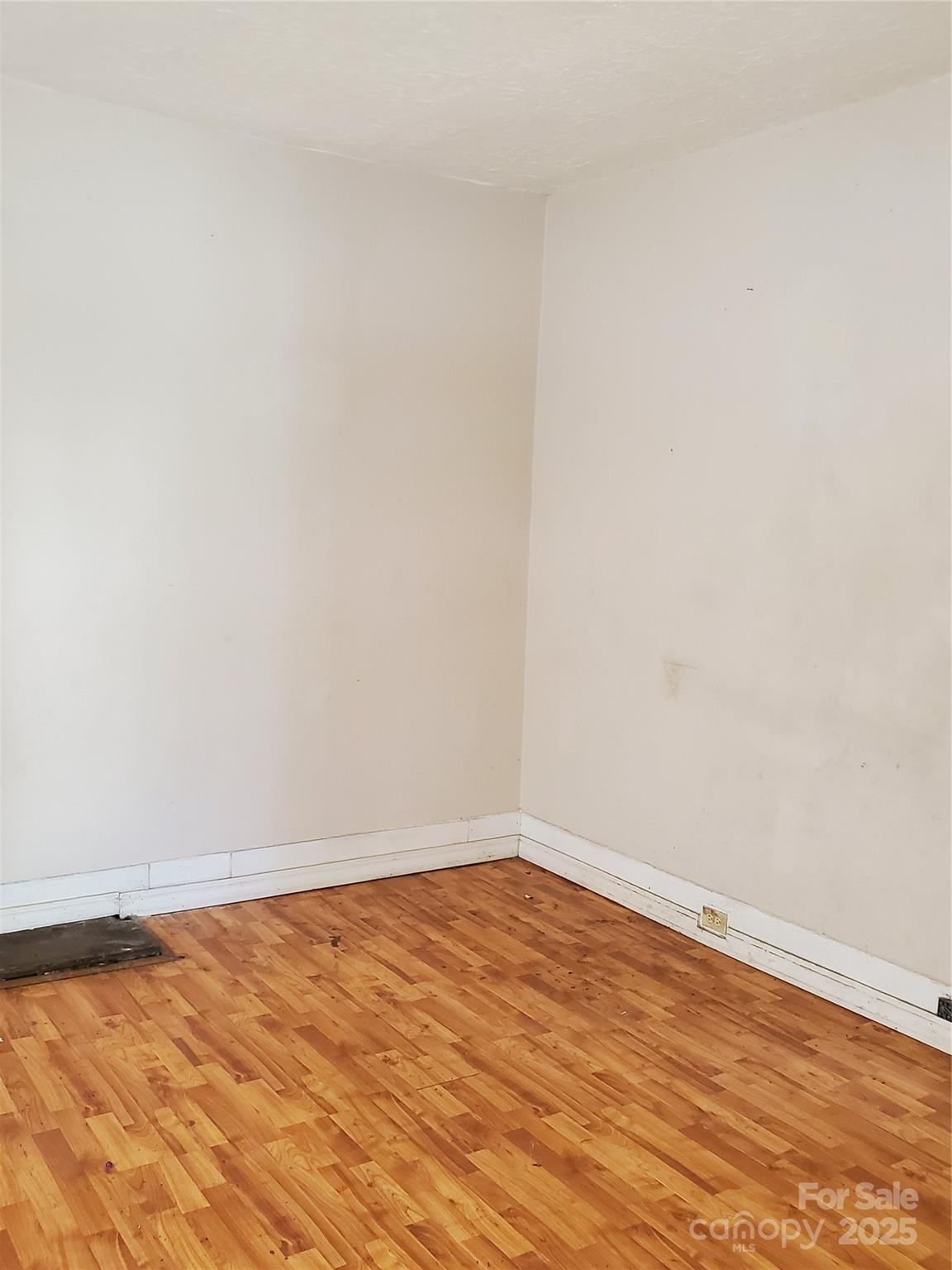 414 S Rowan Avenue Property Photo 7