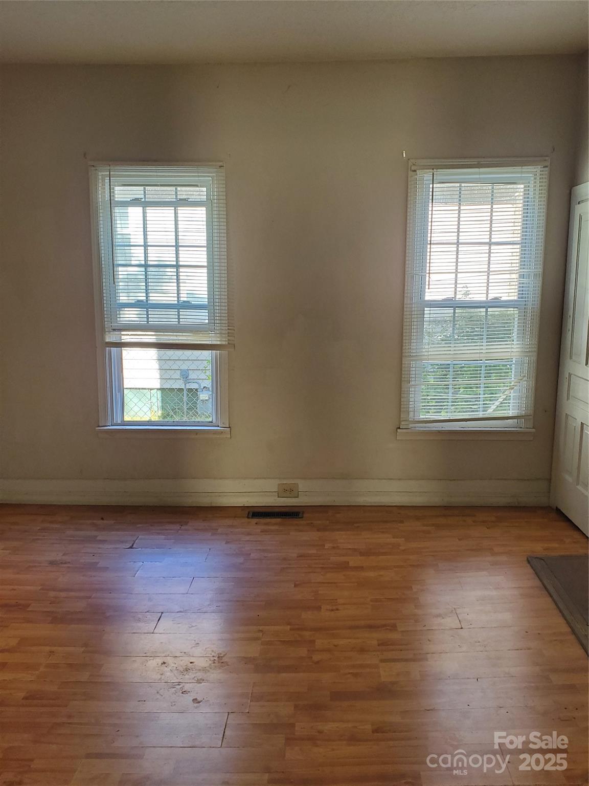 414 S Rowan Avenue Property Photo 8