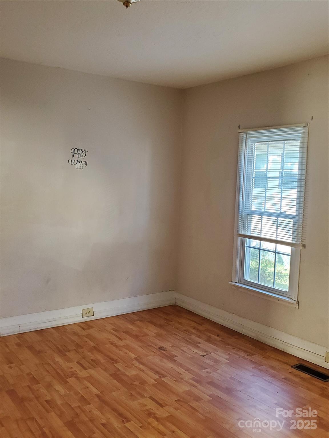 414 S Rowan Avenue Property Photo 9