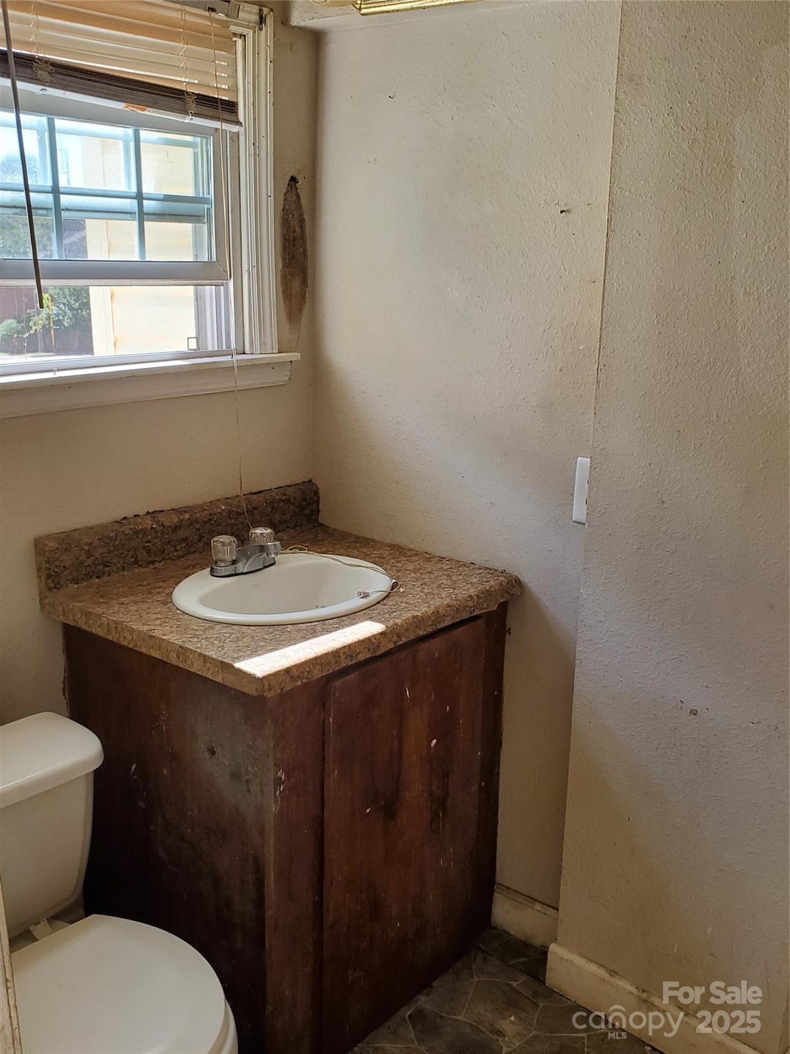 414 S Rowan Avenue Property Photo 11