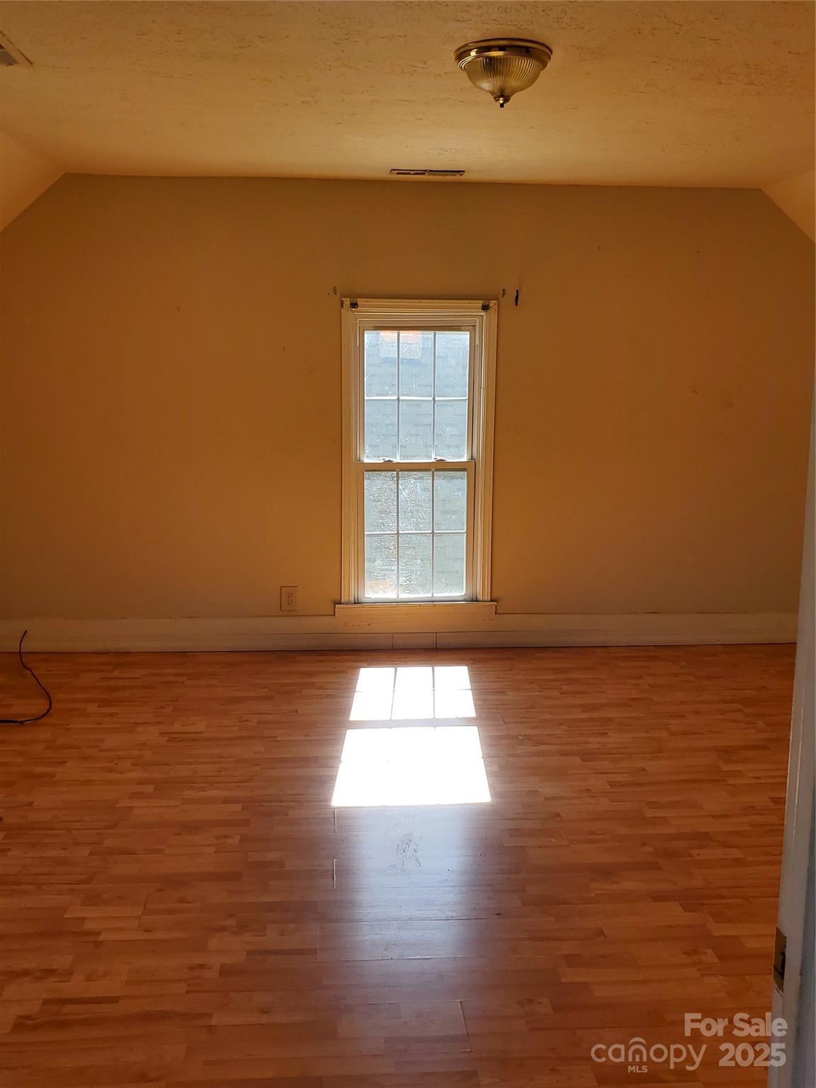 414 S Rowan Avenue Property Photo 13