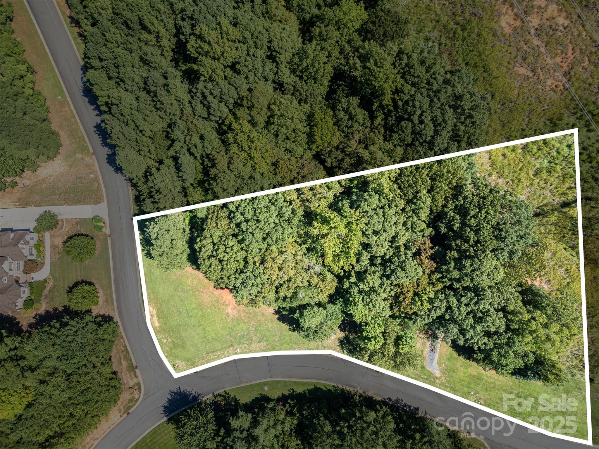 3000 Ashwood Park Property Photo 3