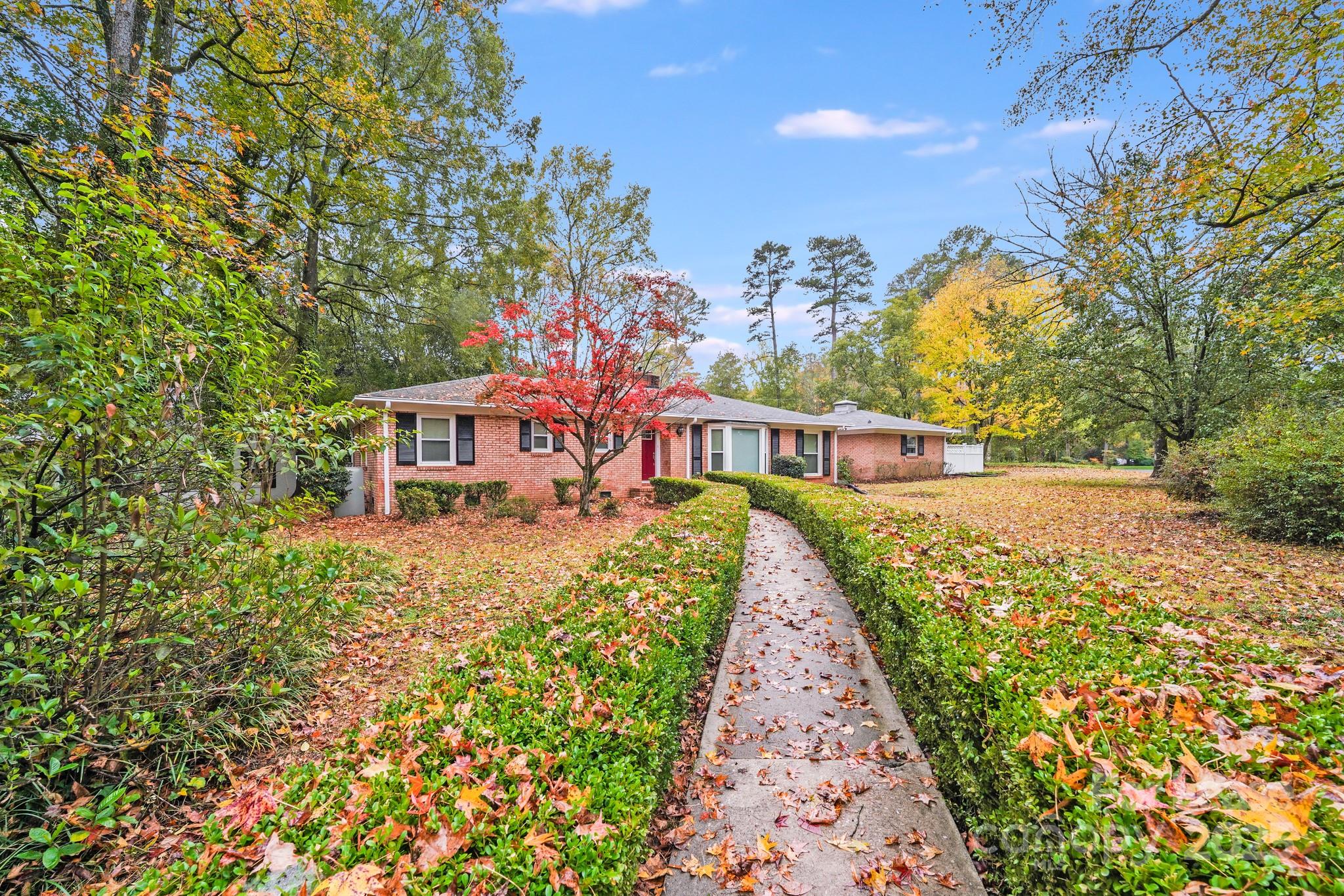 5600 Riviere Drive Property Photo 1