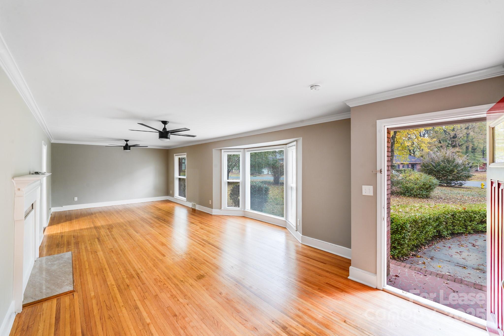 5600 Riviere Drive Property Photo 7