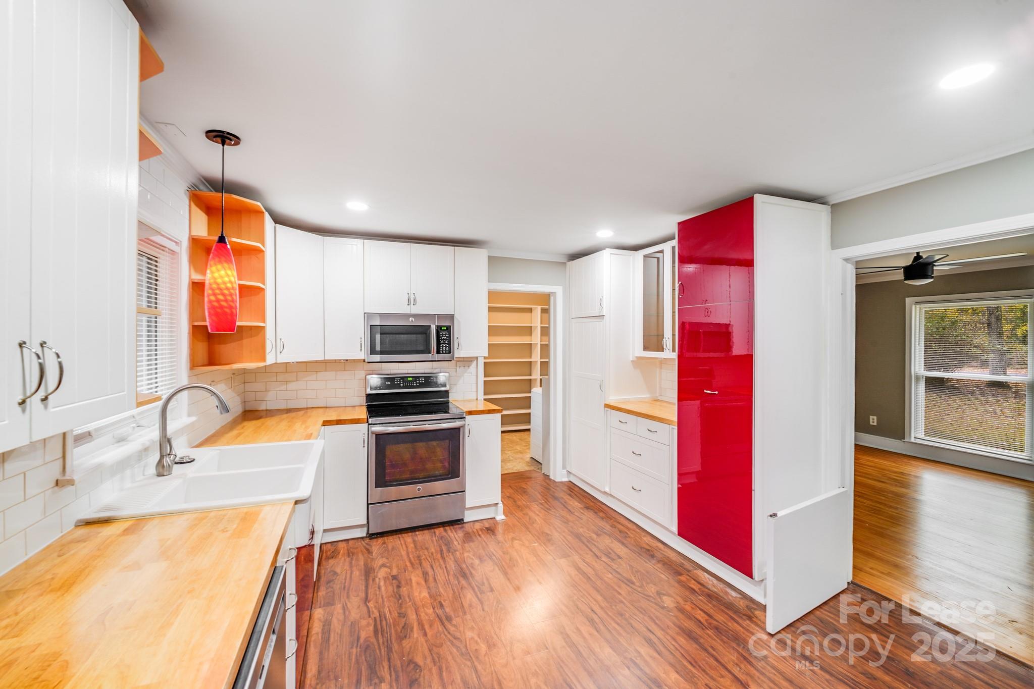 5600 Riviere Drive Property Photo 15