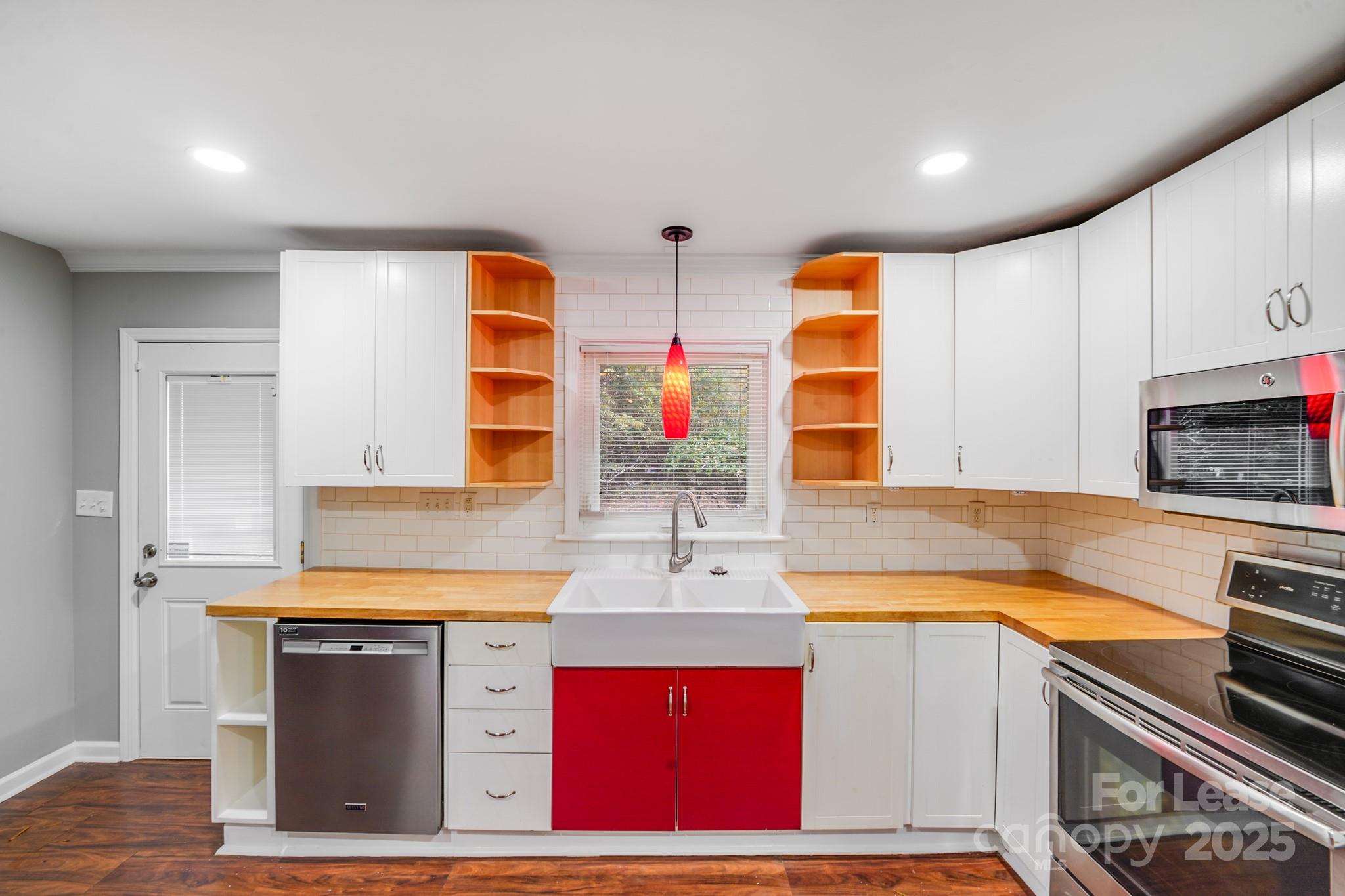 5600 Riviere Drive Property Photo 16