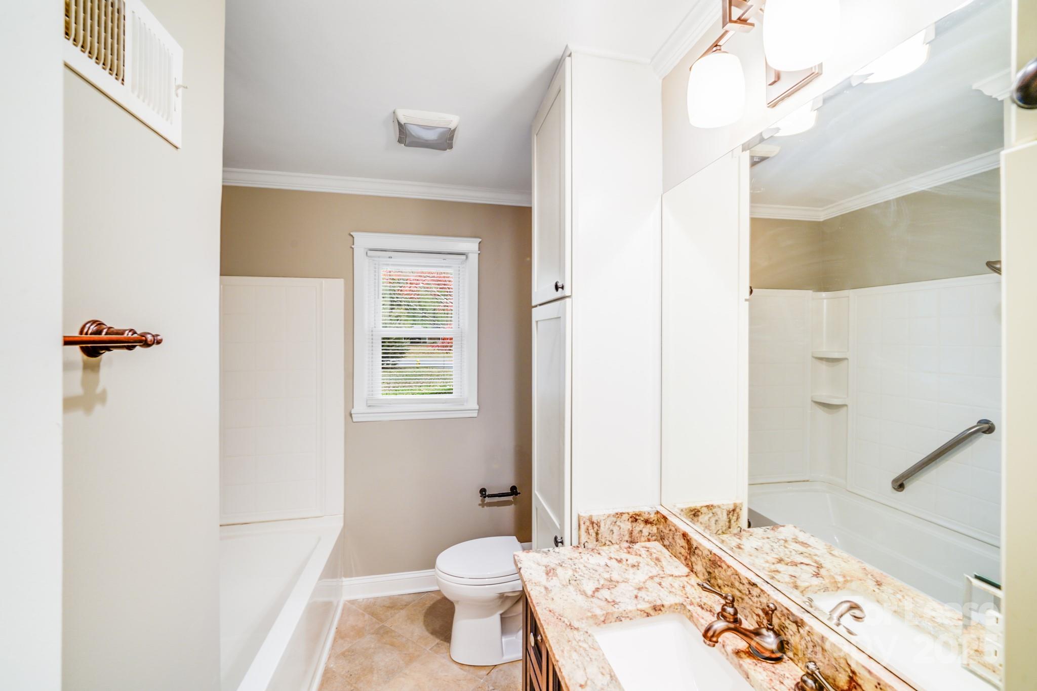 5600 Riviere Drive Property Photo 20