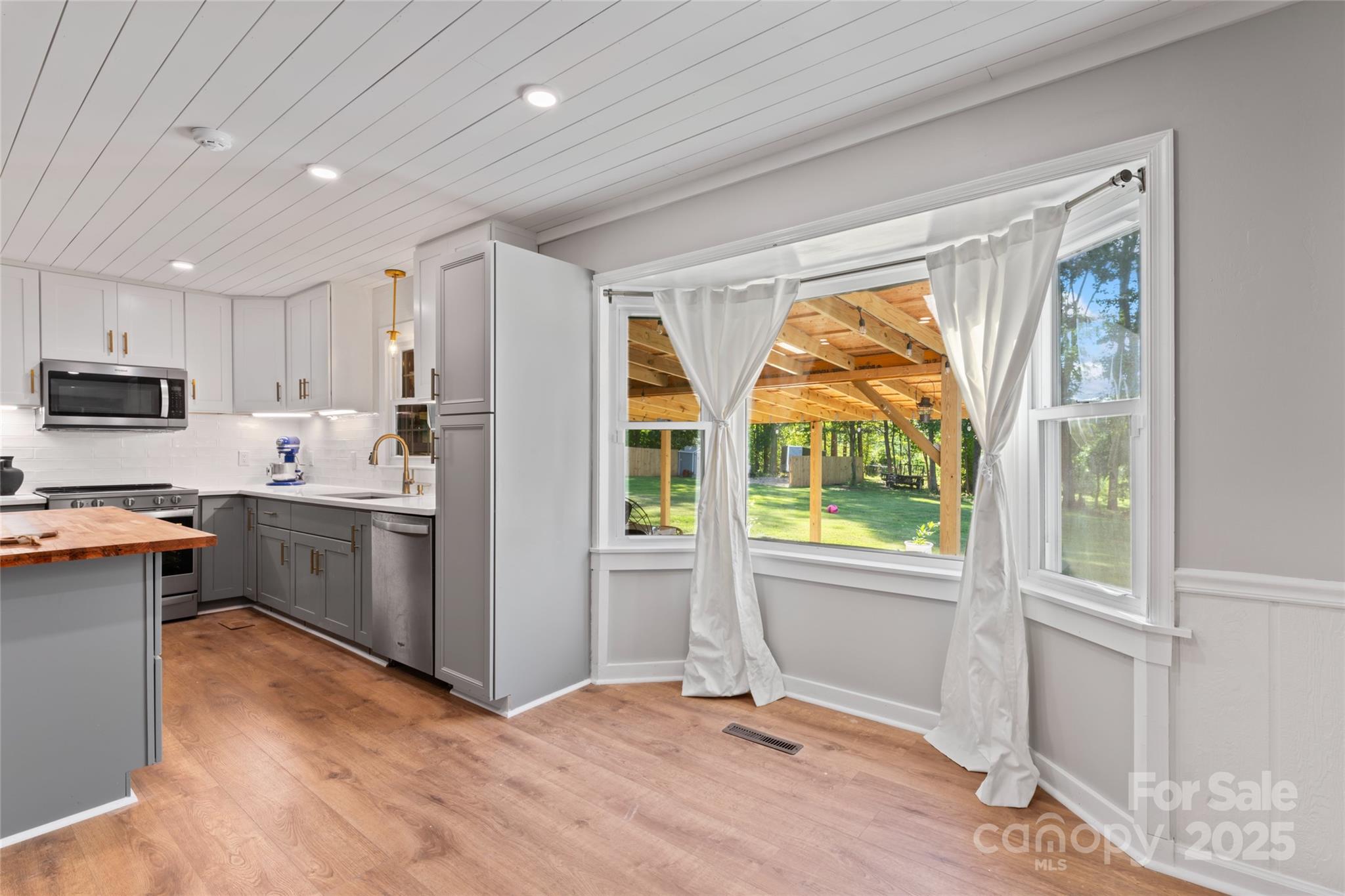 360 Palomino Drive Property Photo 10