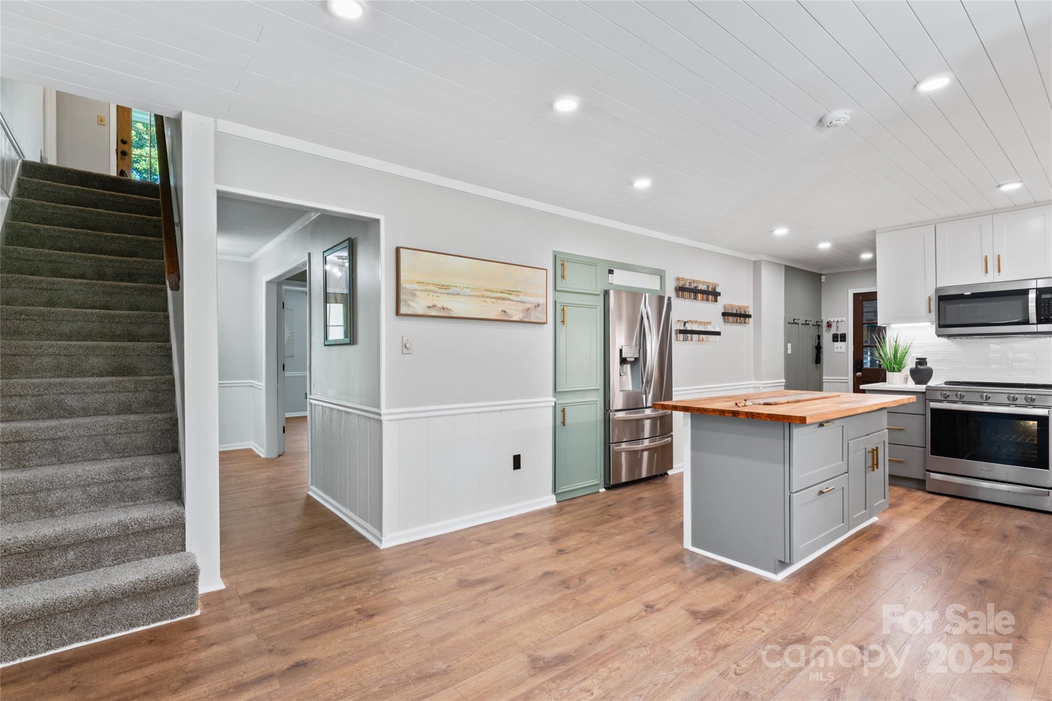 360 Palomino Drive Property Photo 12