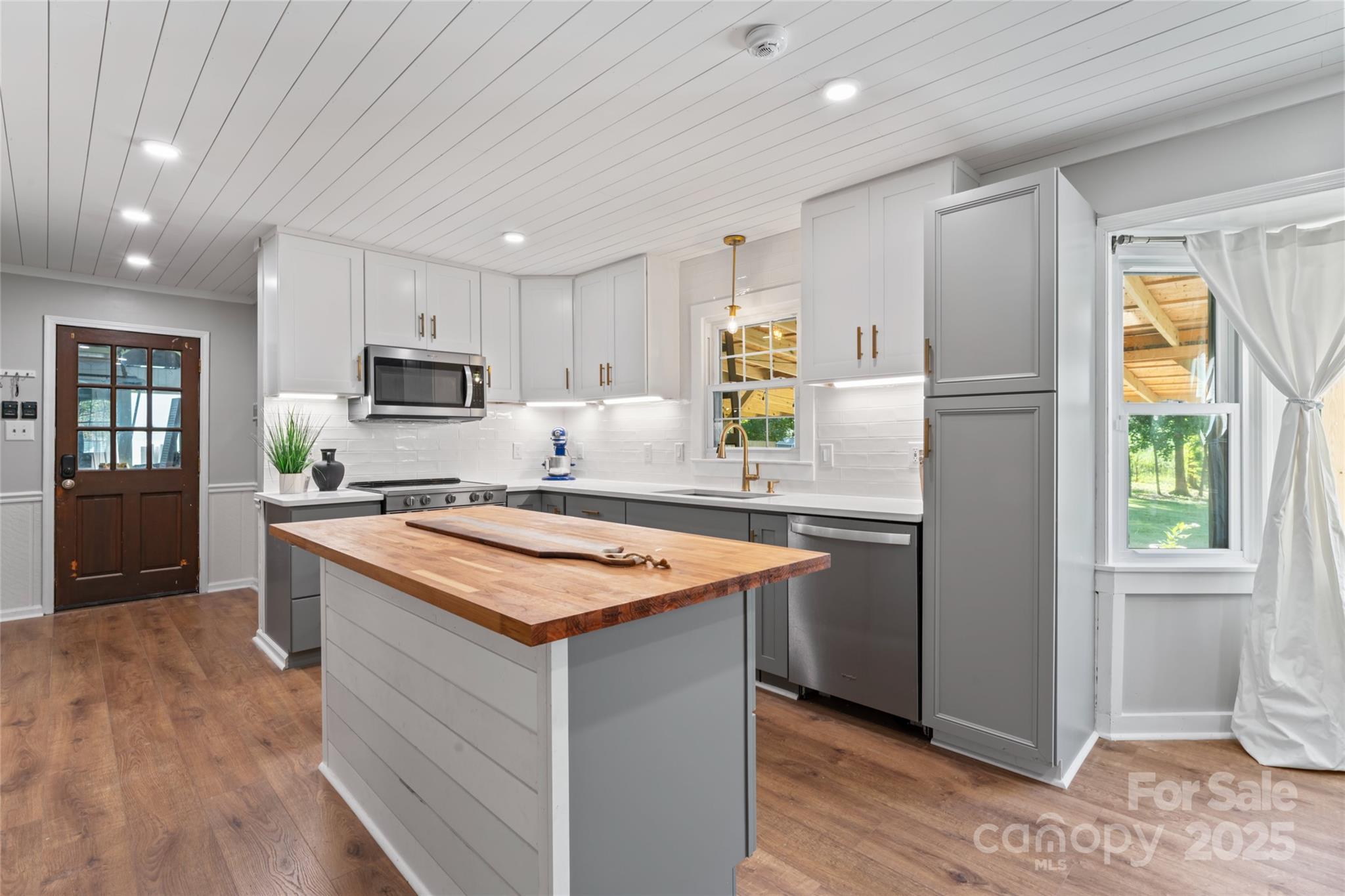 360 Palomino Drive Property Photo 14