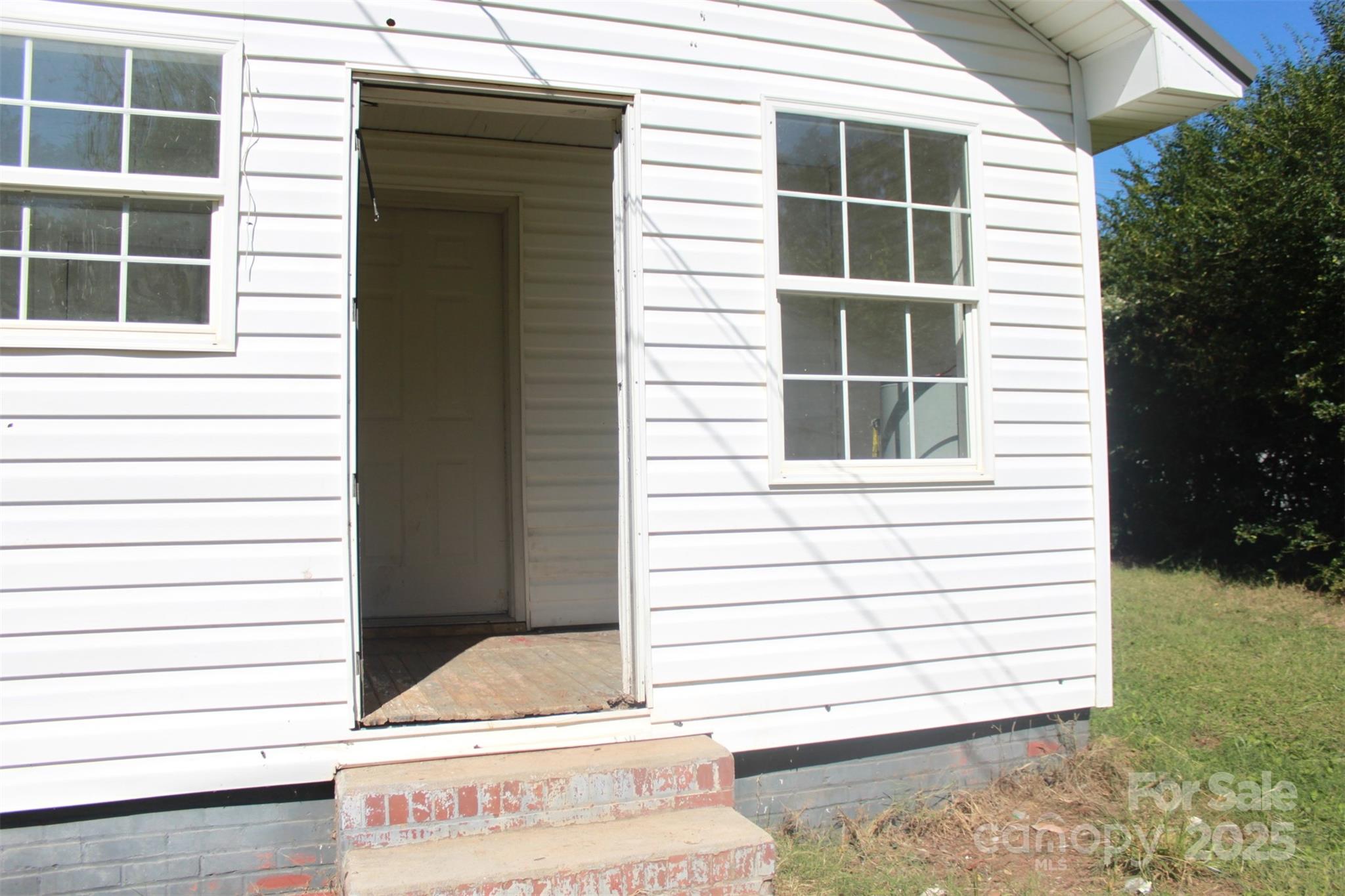 496 Spindale Street Property Photo 8